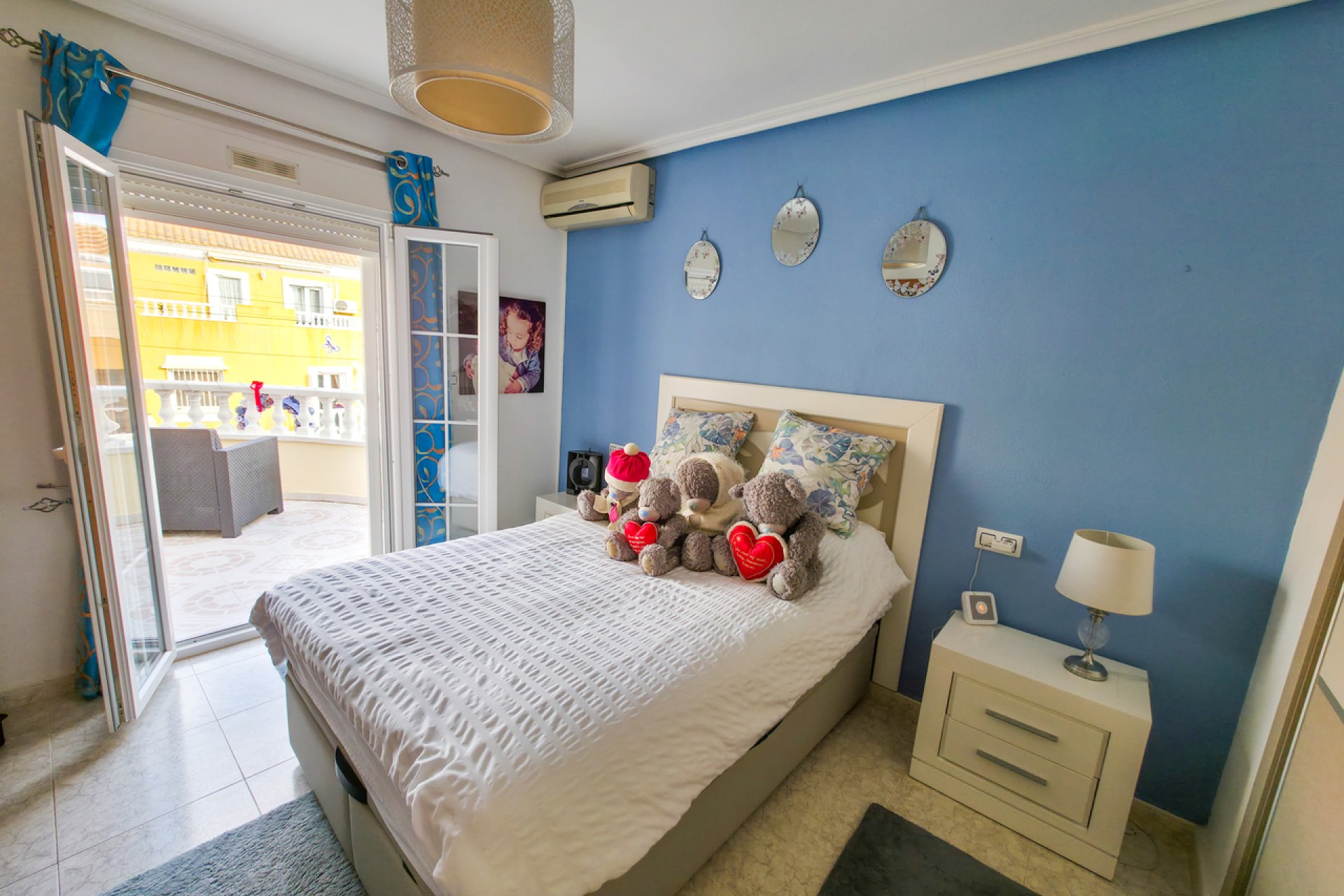 Resale - Villa -
Villamartin - Costa Blanca