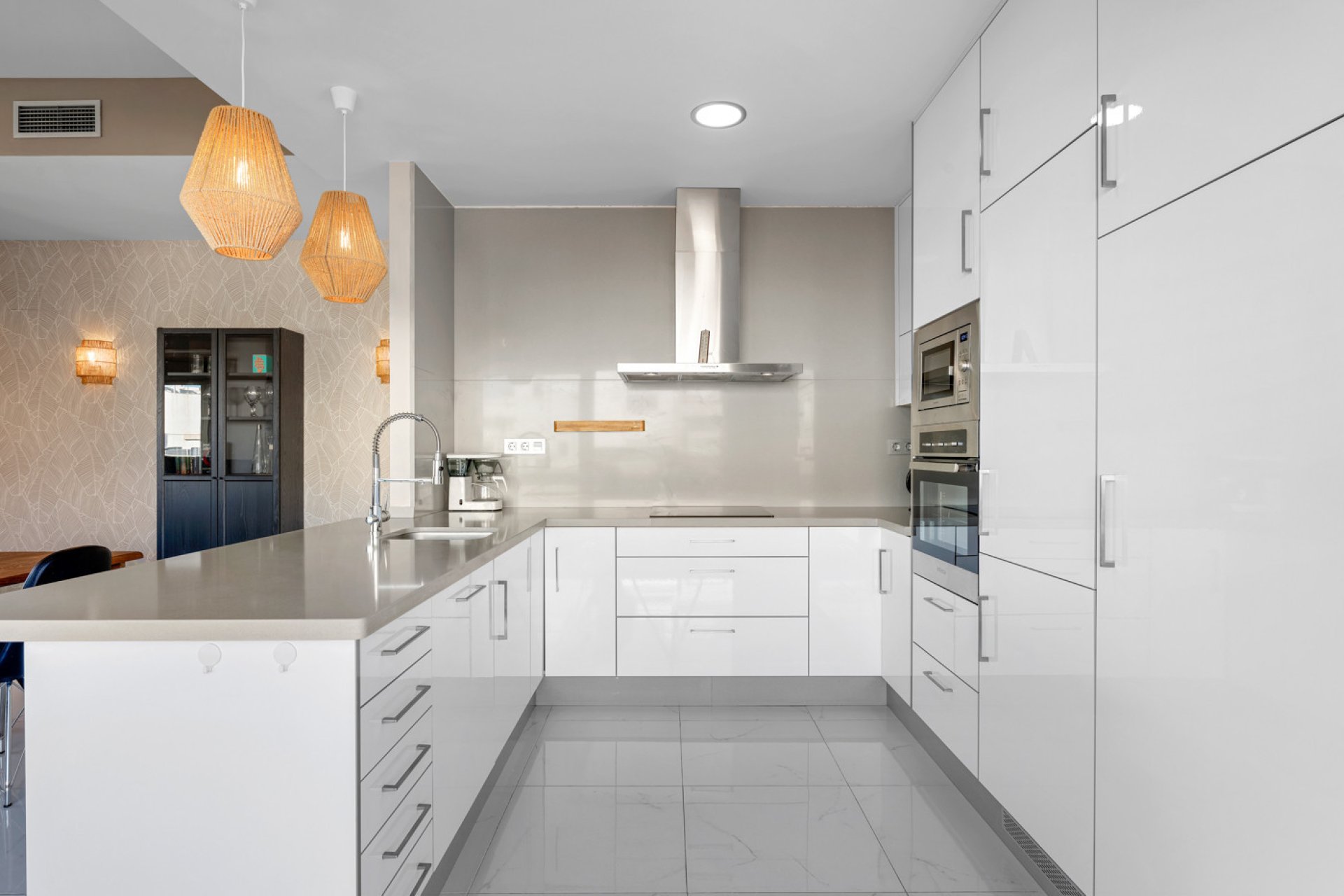 Resale - Villa -
Villamartin - Costa Blanca