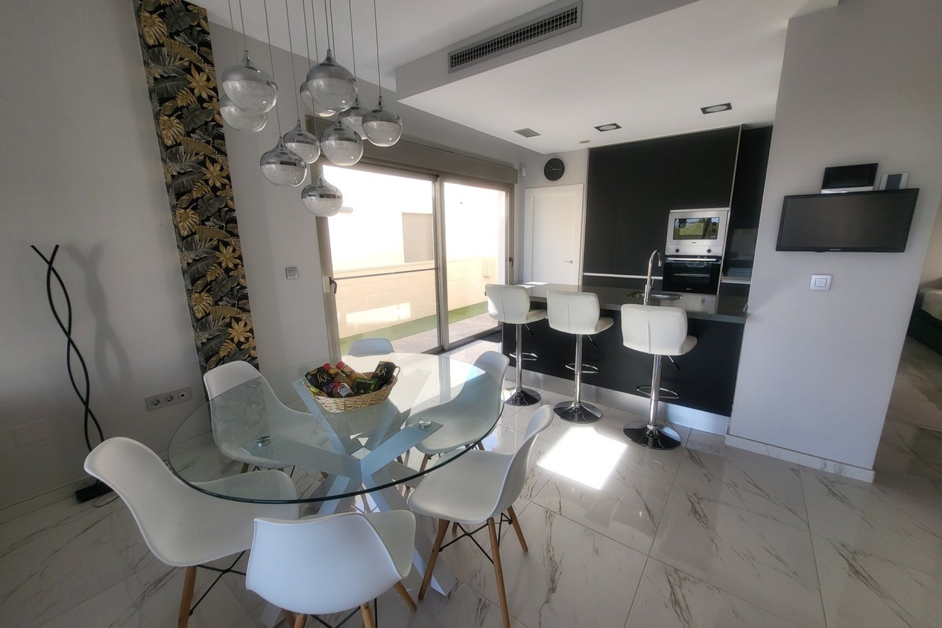 Resale - Villa -
Villamartin - Costa Blanca