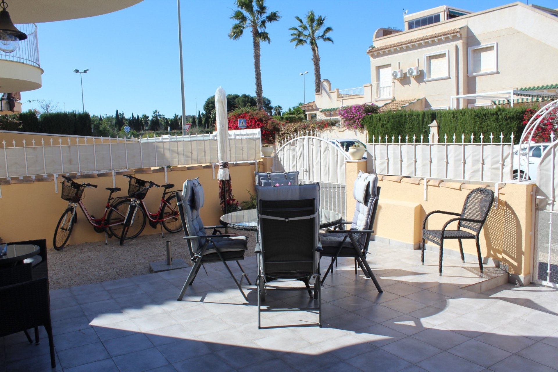 Resale - Villa -
Villamartin - Costa Blanca