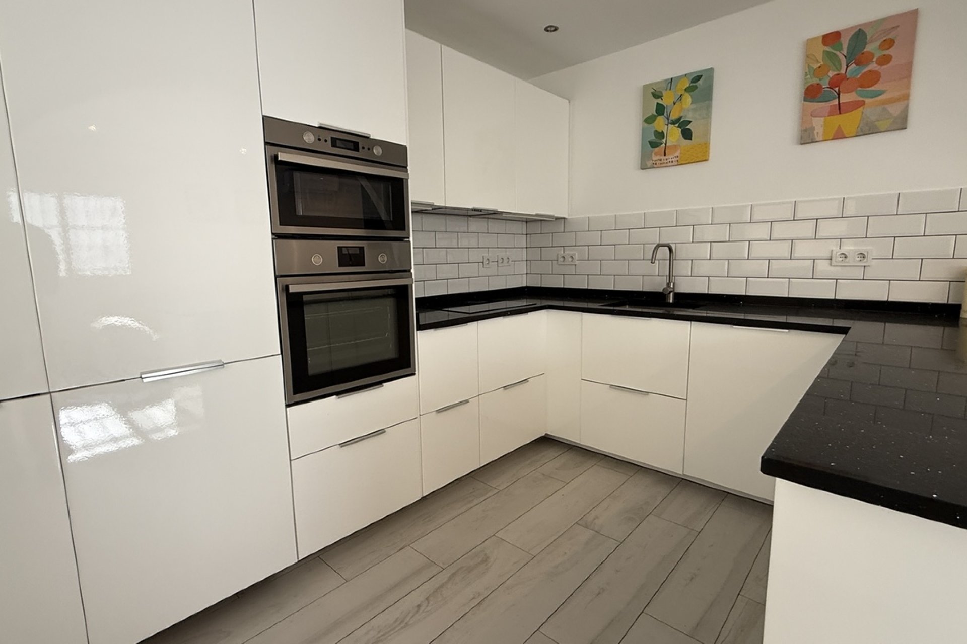 Resale - Villa -
Villamartin - Costa Blanca