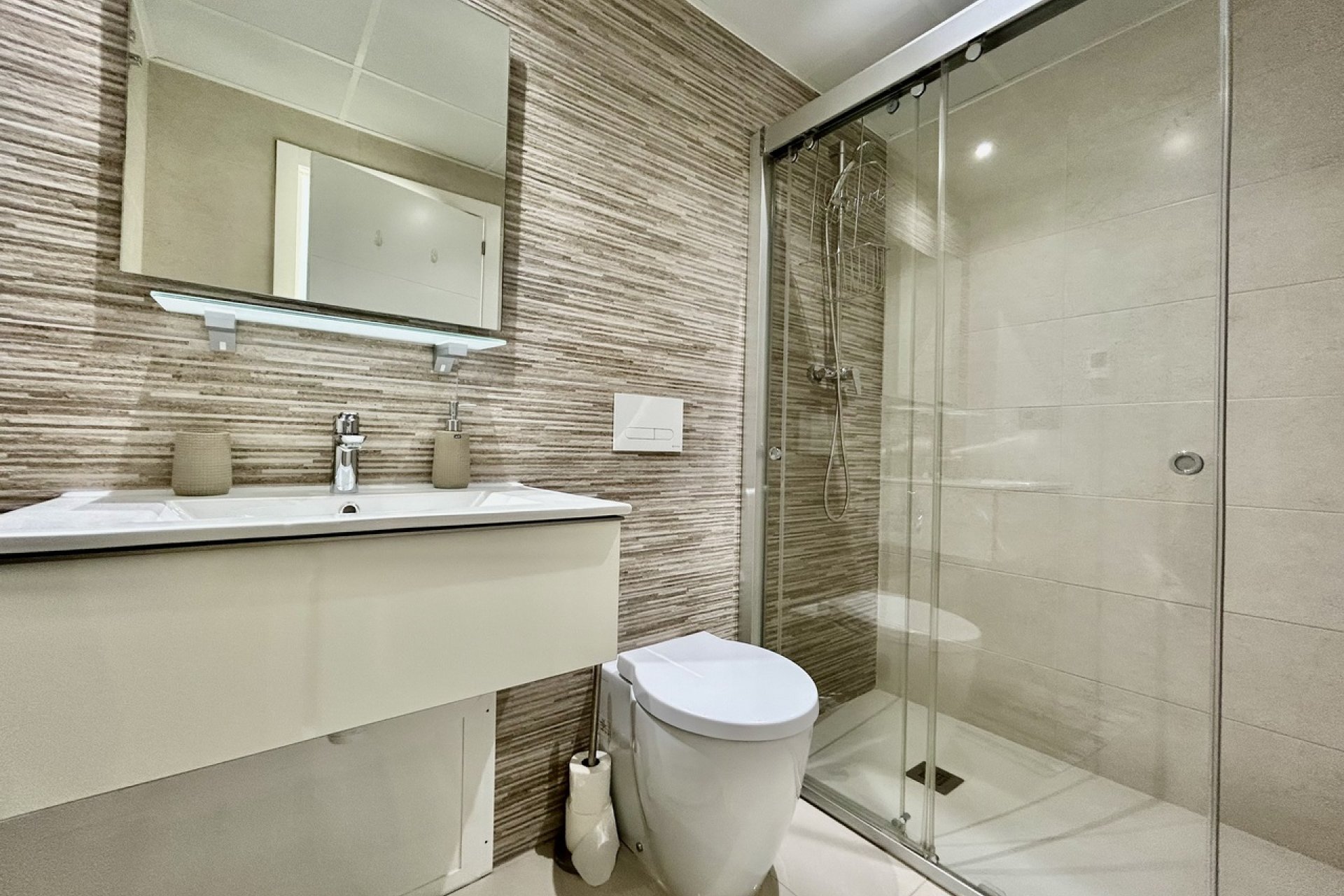 Resale - Villa -
Villamartin - Costa Blanca