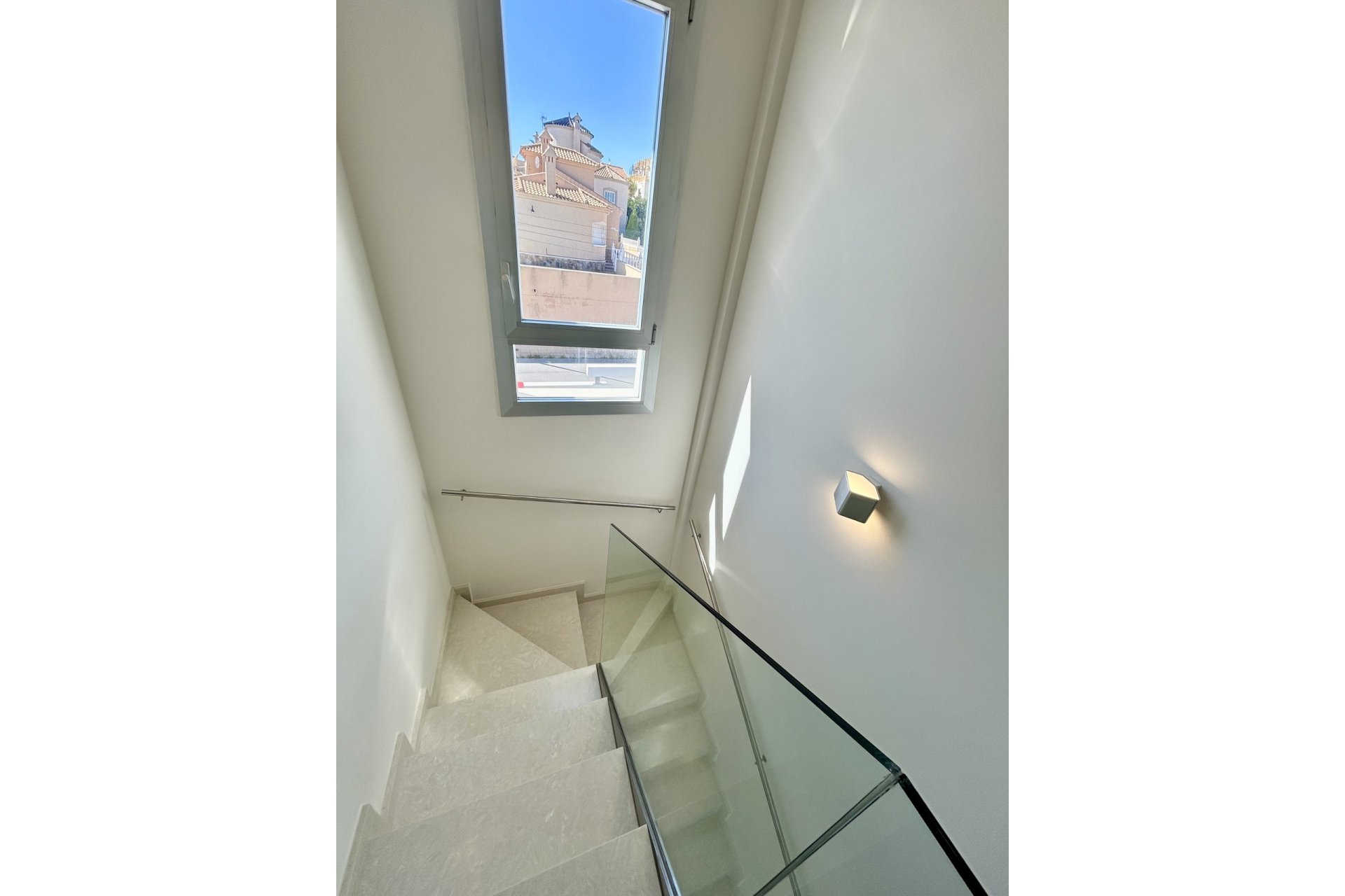 Resale - Villa -
Villamartin - Costa Blanca