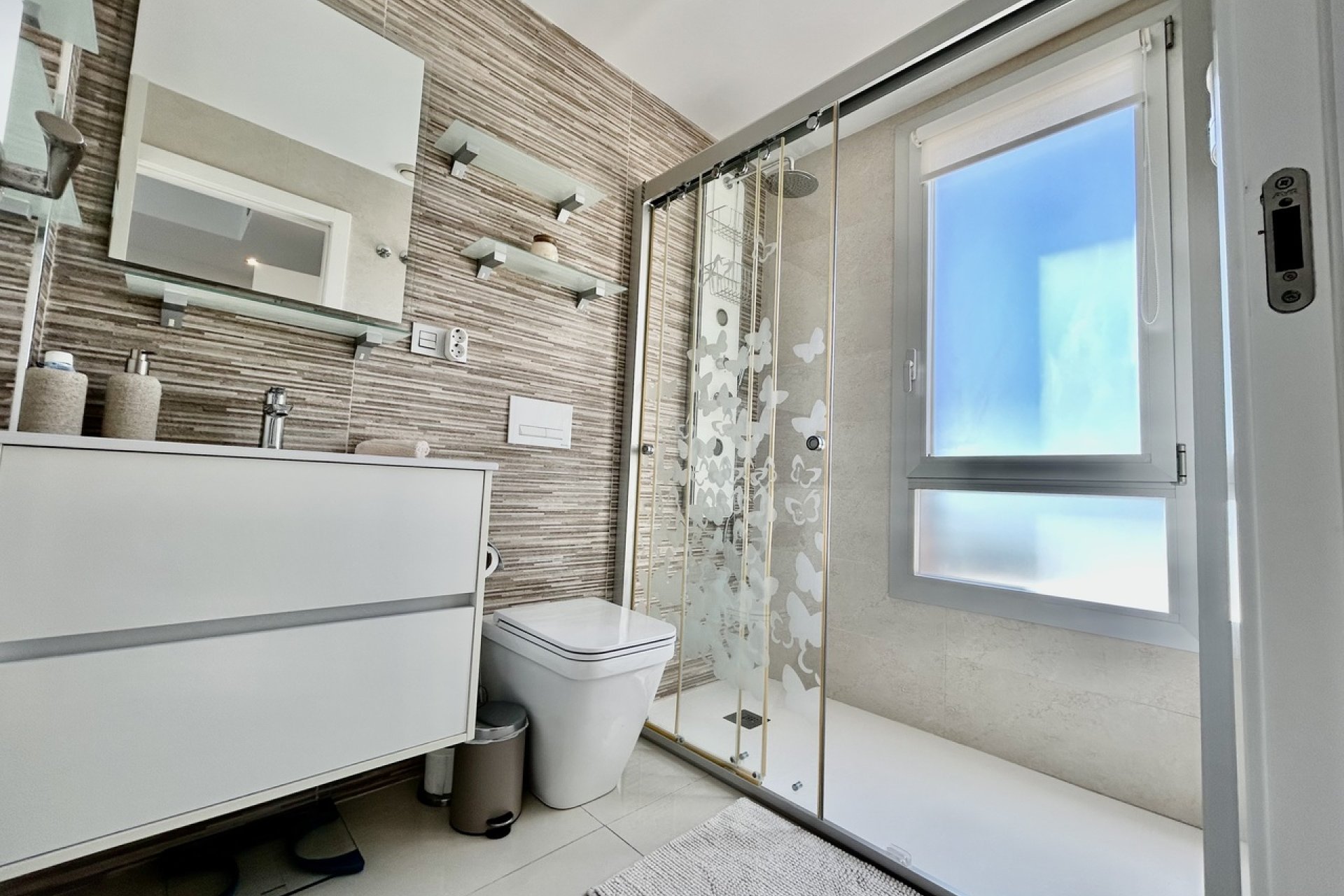 Resale - Villa -
Villamartin - Costa Blanca