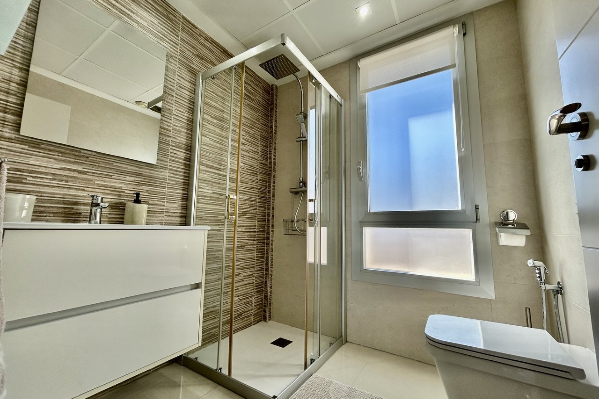 Resale - Villa -
Villamartin - Costa Blanca