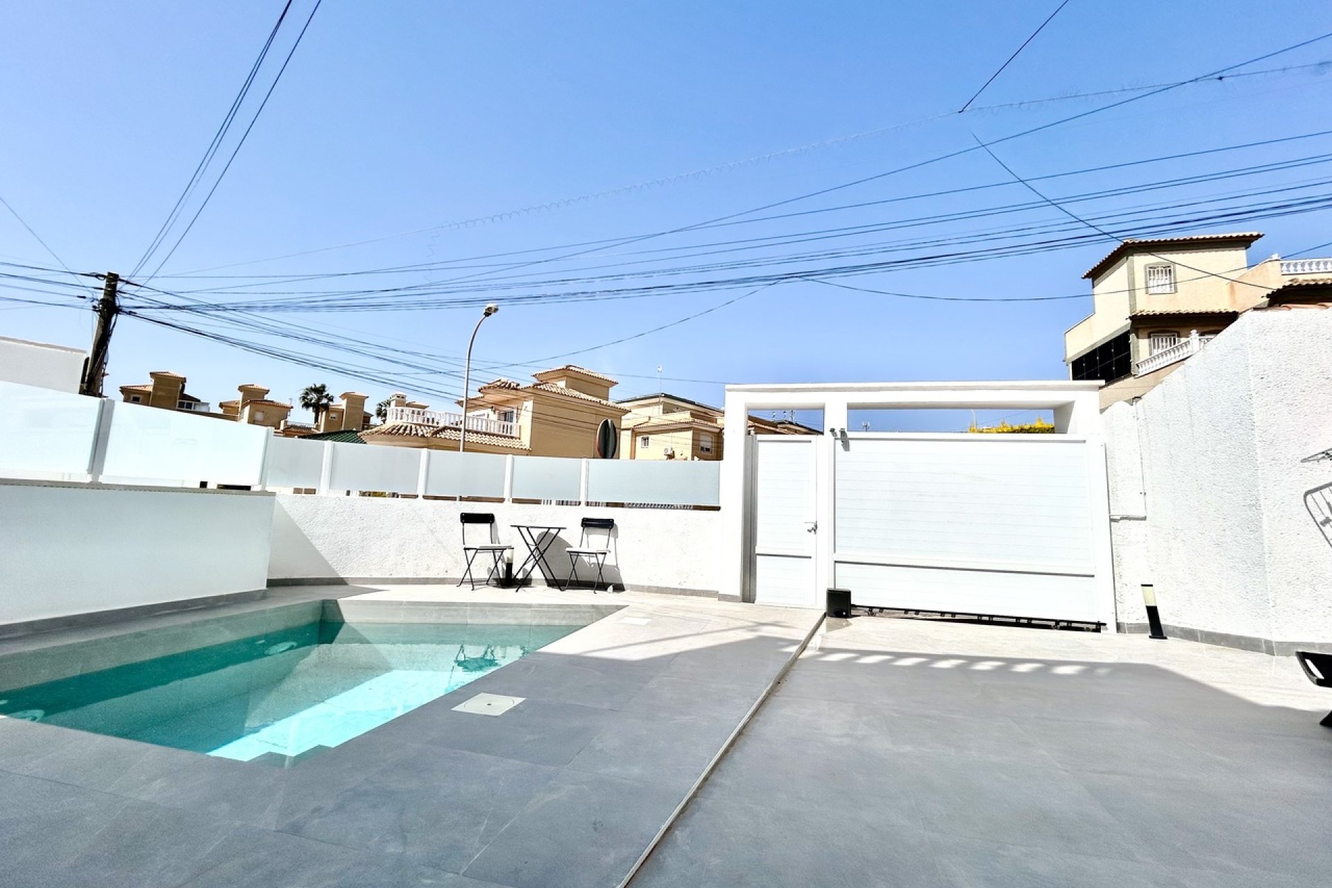 Resale - Villa -
Villamartin - Costa Blanca