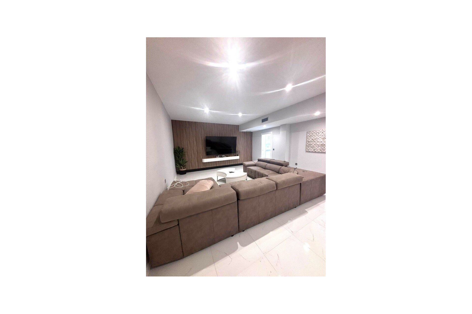 Resale - Villa -
Villamartin - Costa Blanca