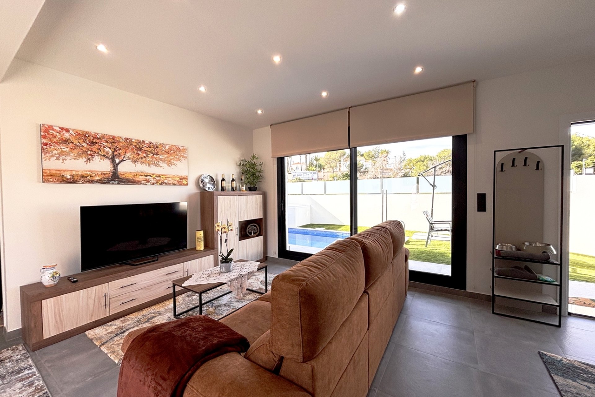 Resale - Villa -
Villamartin - Costa Blanca