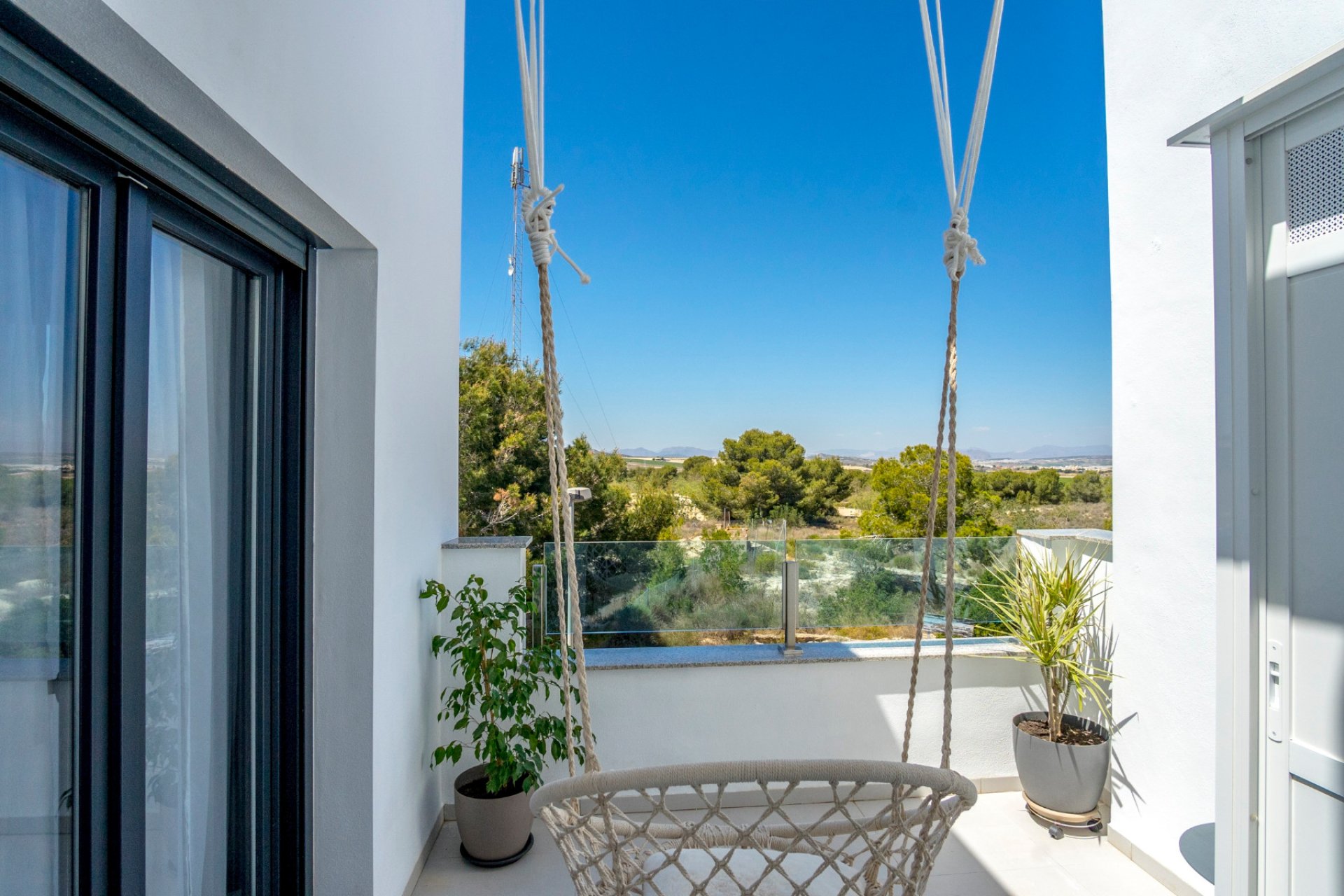 Resale - Villa -
Villamartin - Costa Blanca