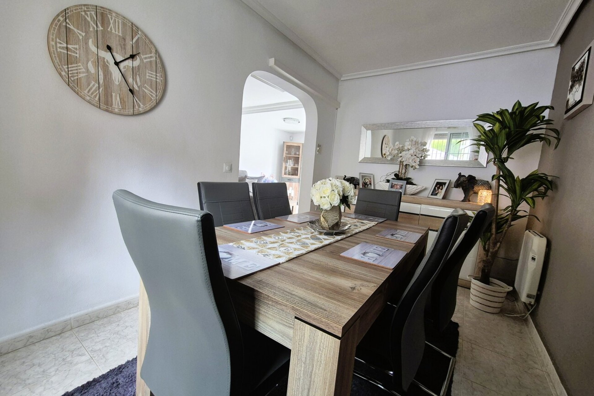 Resale - Villa -
Villamartin - Costa Blanca