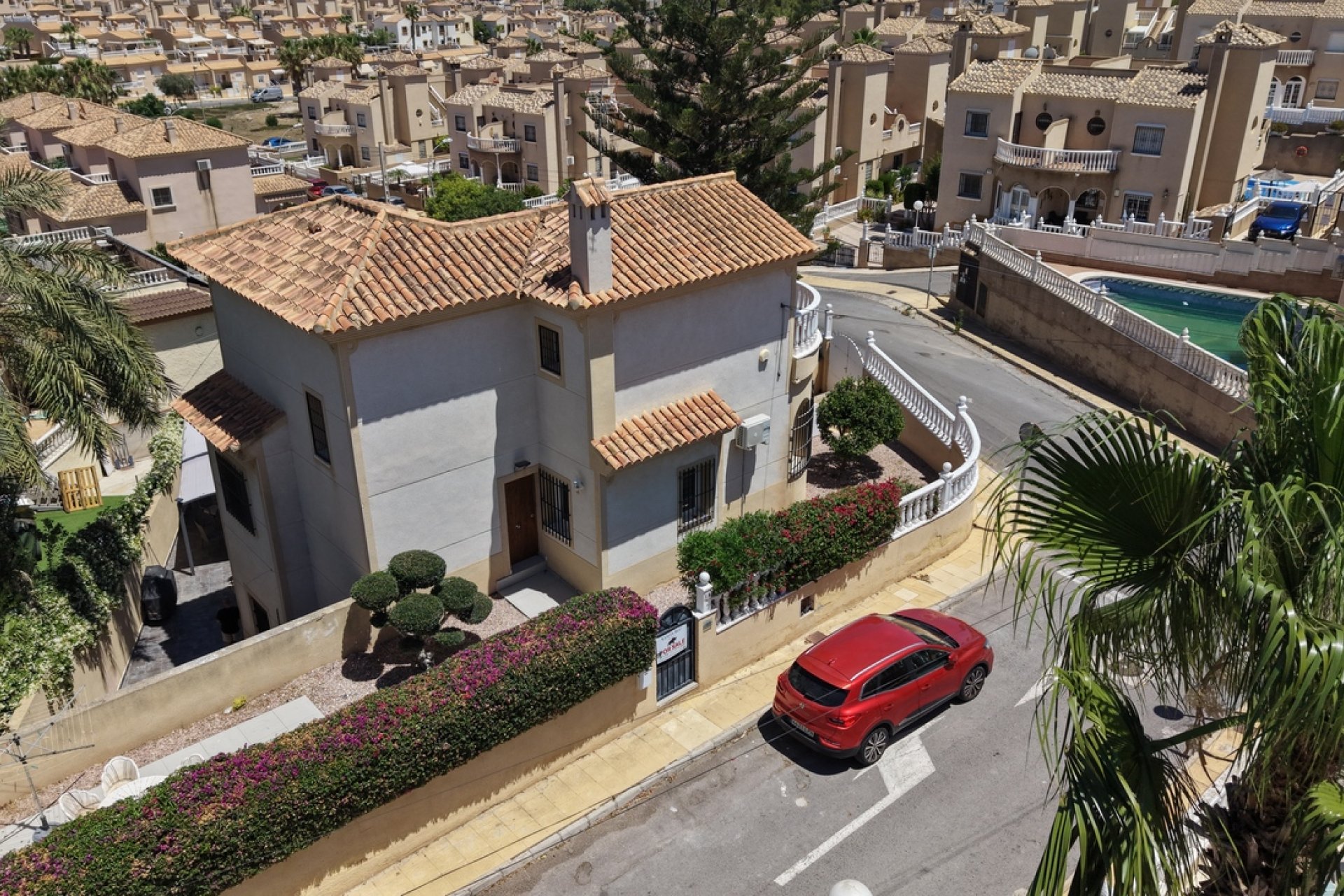 Resale - Villa -
Villamartin - Costa Blanca