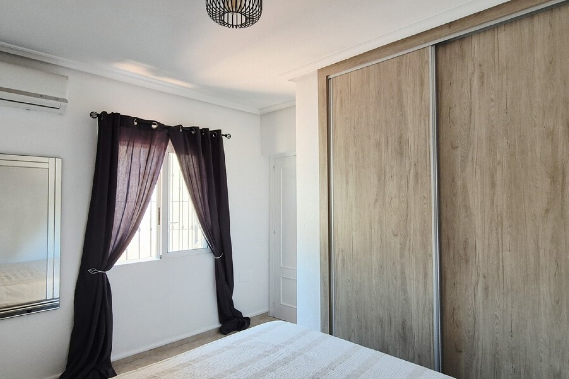 Resale - Villa -
Villamartin - Costa Blanca