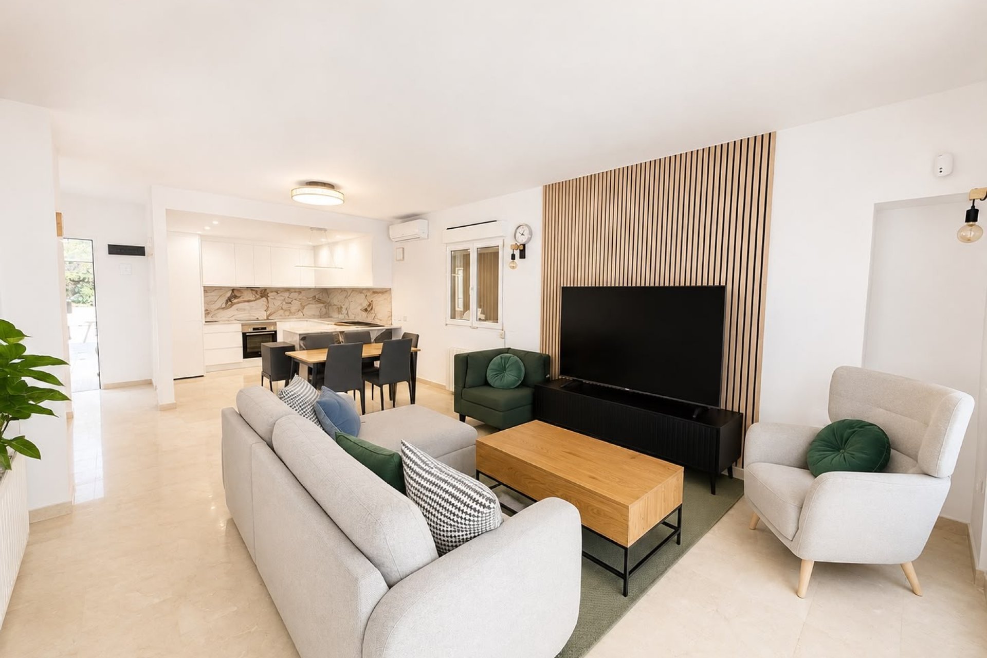 Resale - Villa -
Villamartin - Costa Blanca
