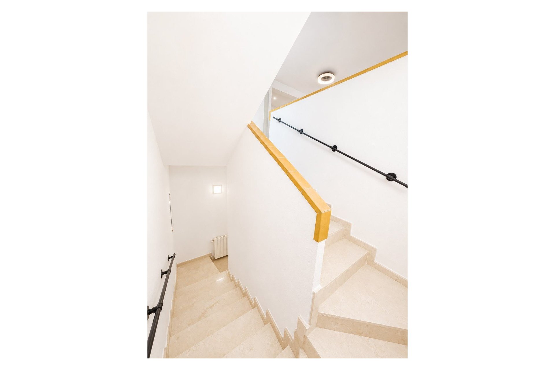 Resale - Villa -
Villamartin - Costa Blanca