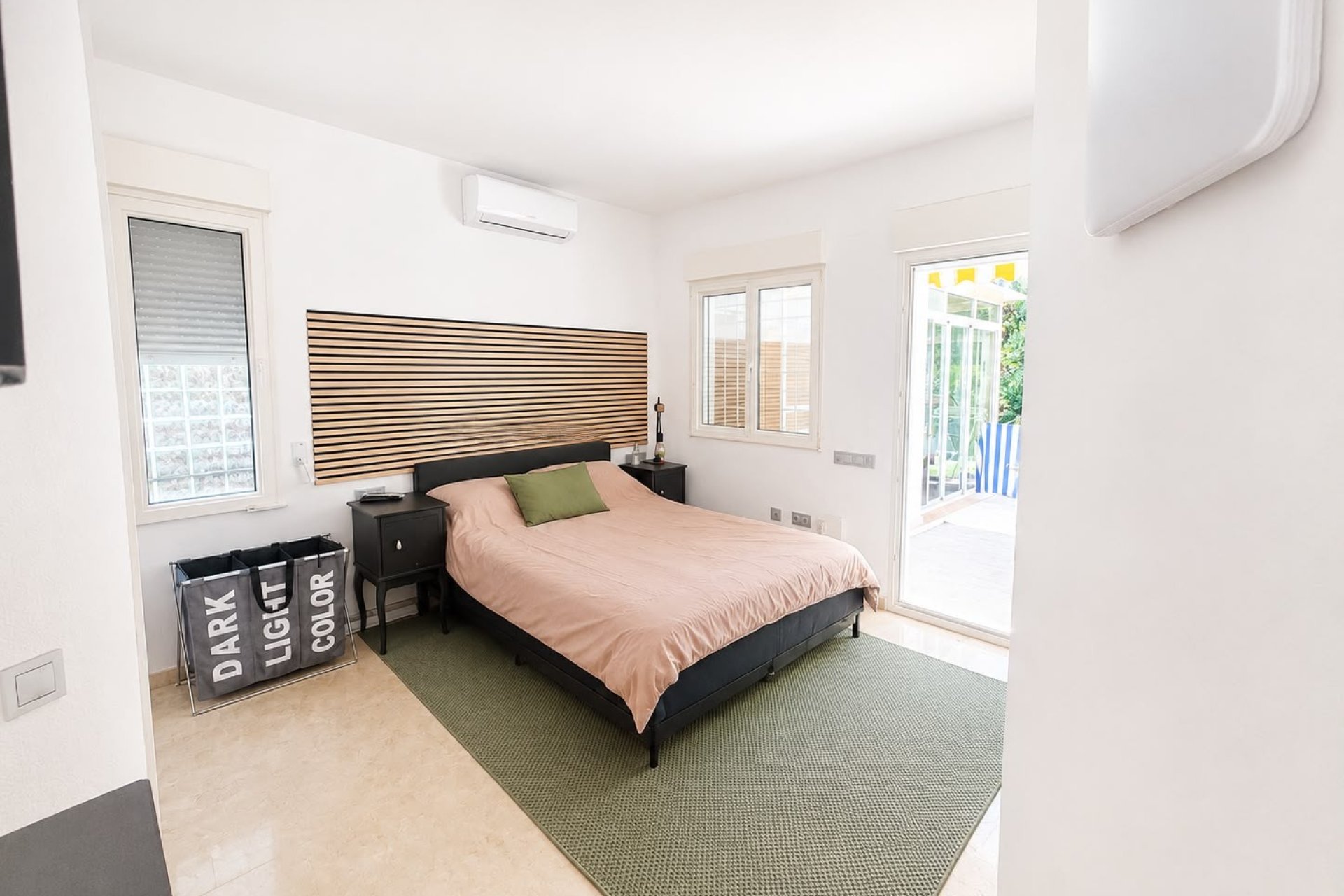 Resale - Villa -
Villamartin - Costa Blanca