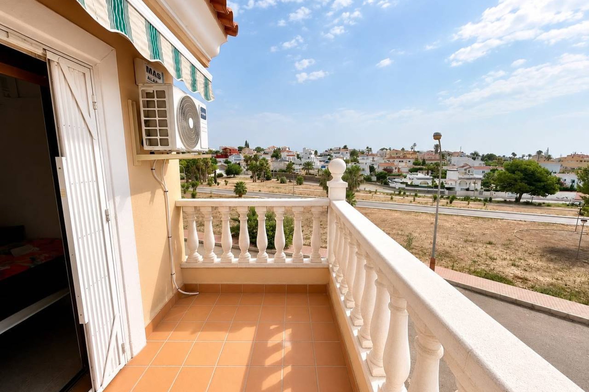 Resale - Villa -
Villamartin - Costa Blanca