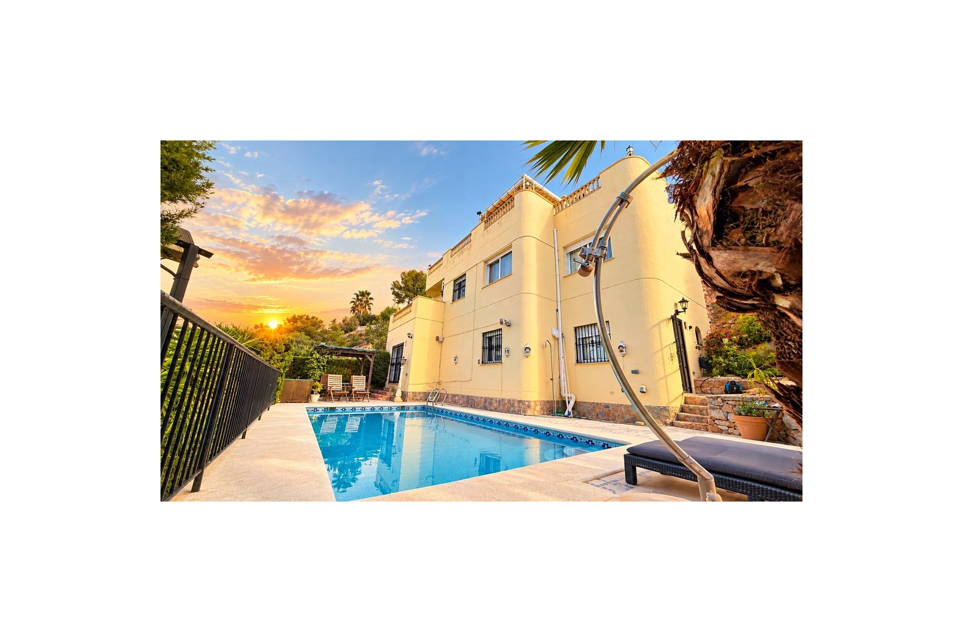 Resale - Villa -
Villamartin - Costa Blanca