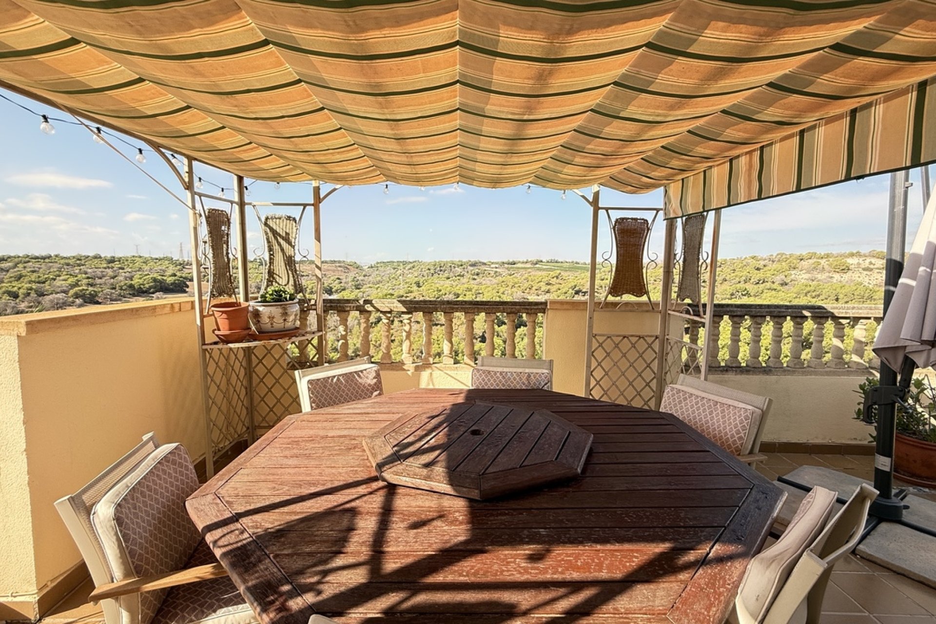 Resale - Villa -
Villamartin - Costa Blanca