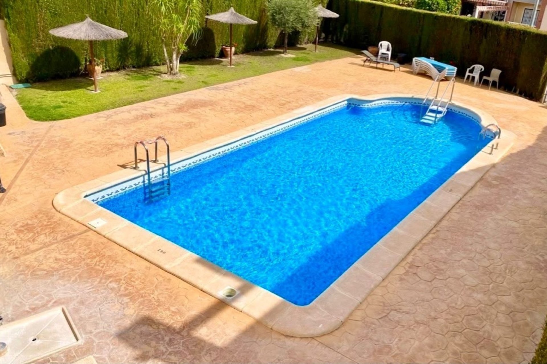 Resale - Villa -
Villamartin - Costa Blanca