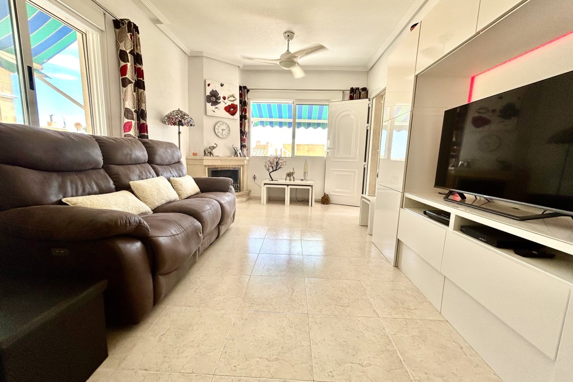 Resale - Villa -
Villamartin - Costa Blanca