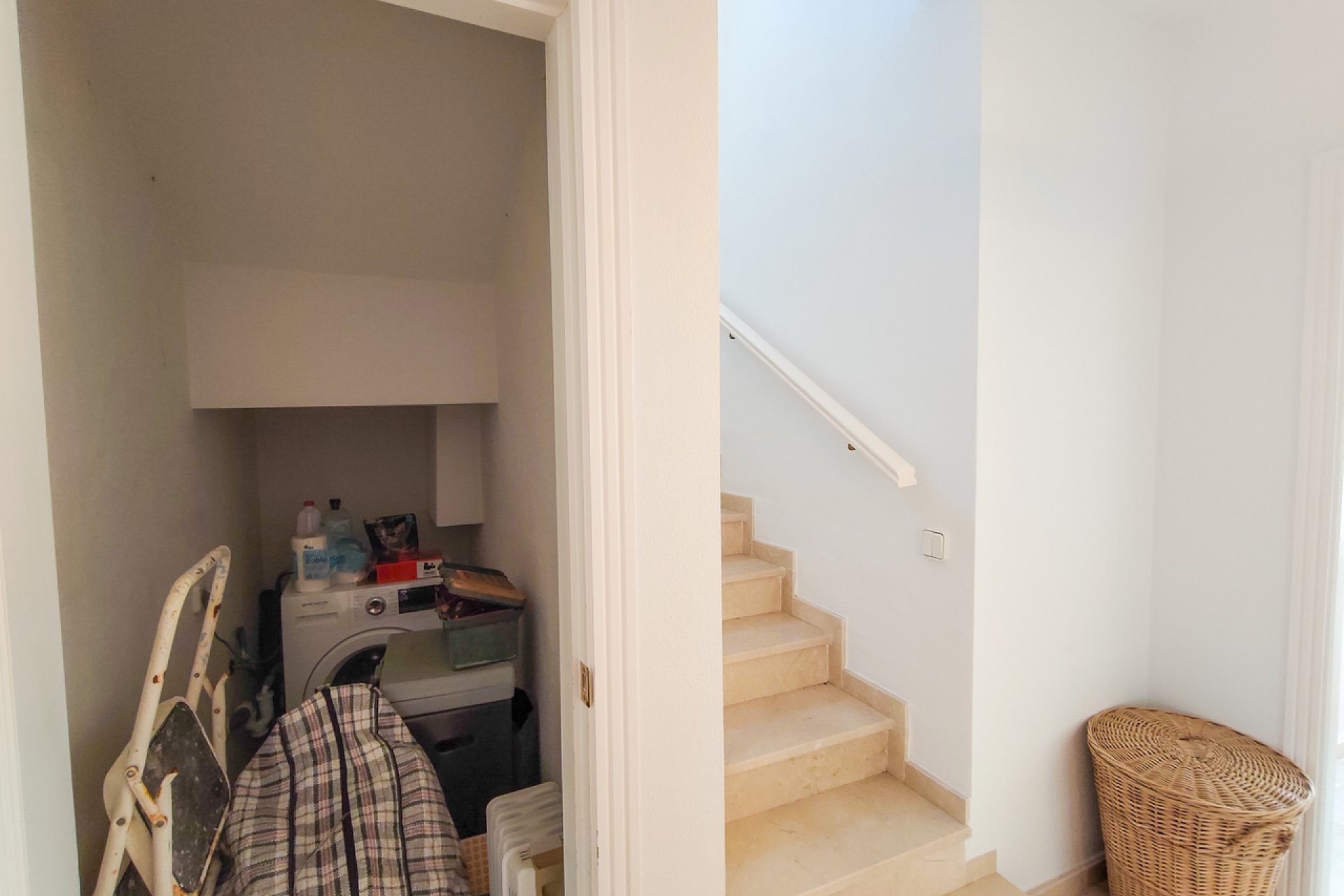 Resale - Villa -
Villamartin - Costa Blanca