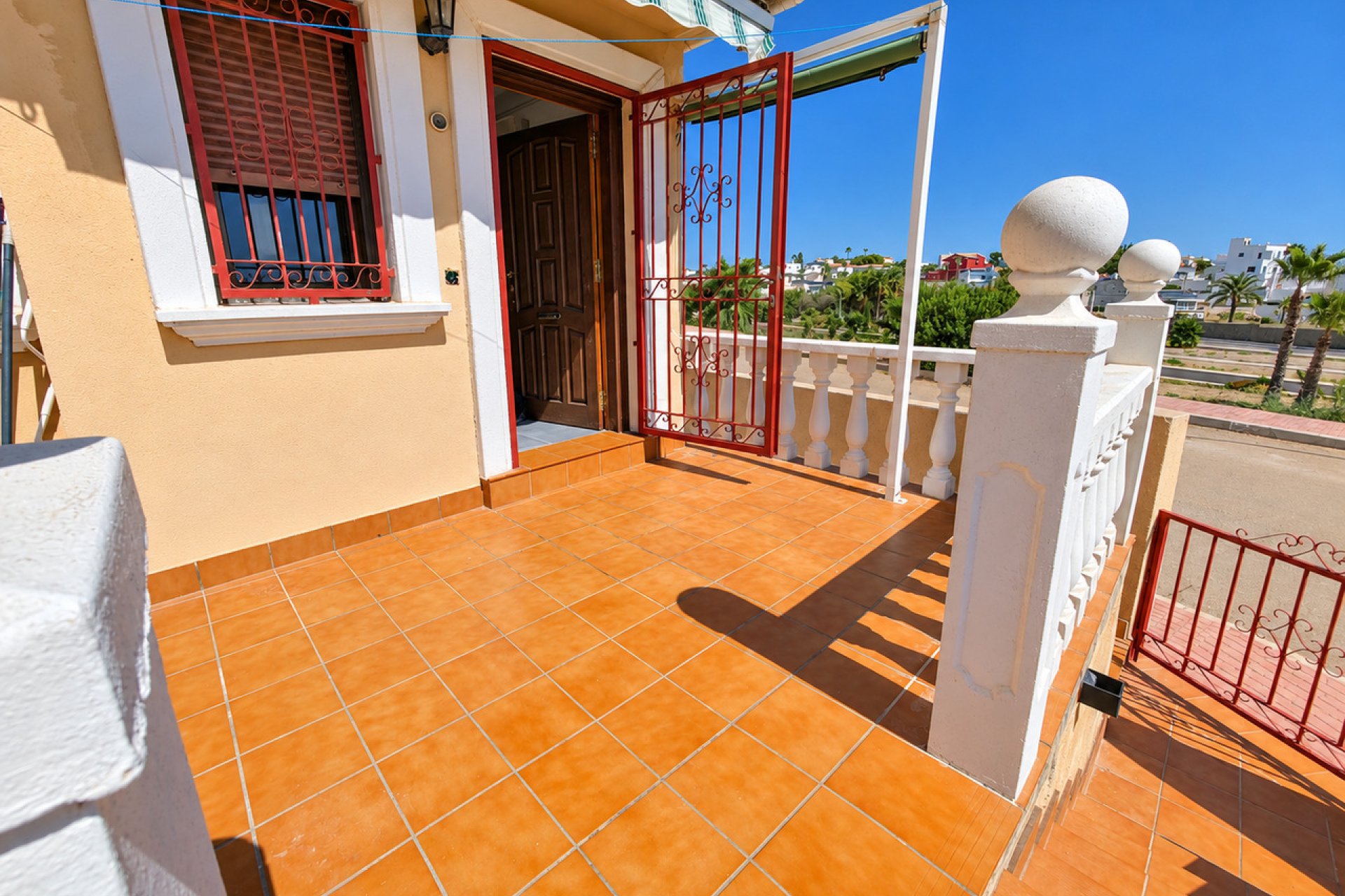 Resale - Villa -
Villamartin - Costa Blanca