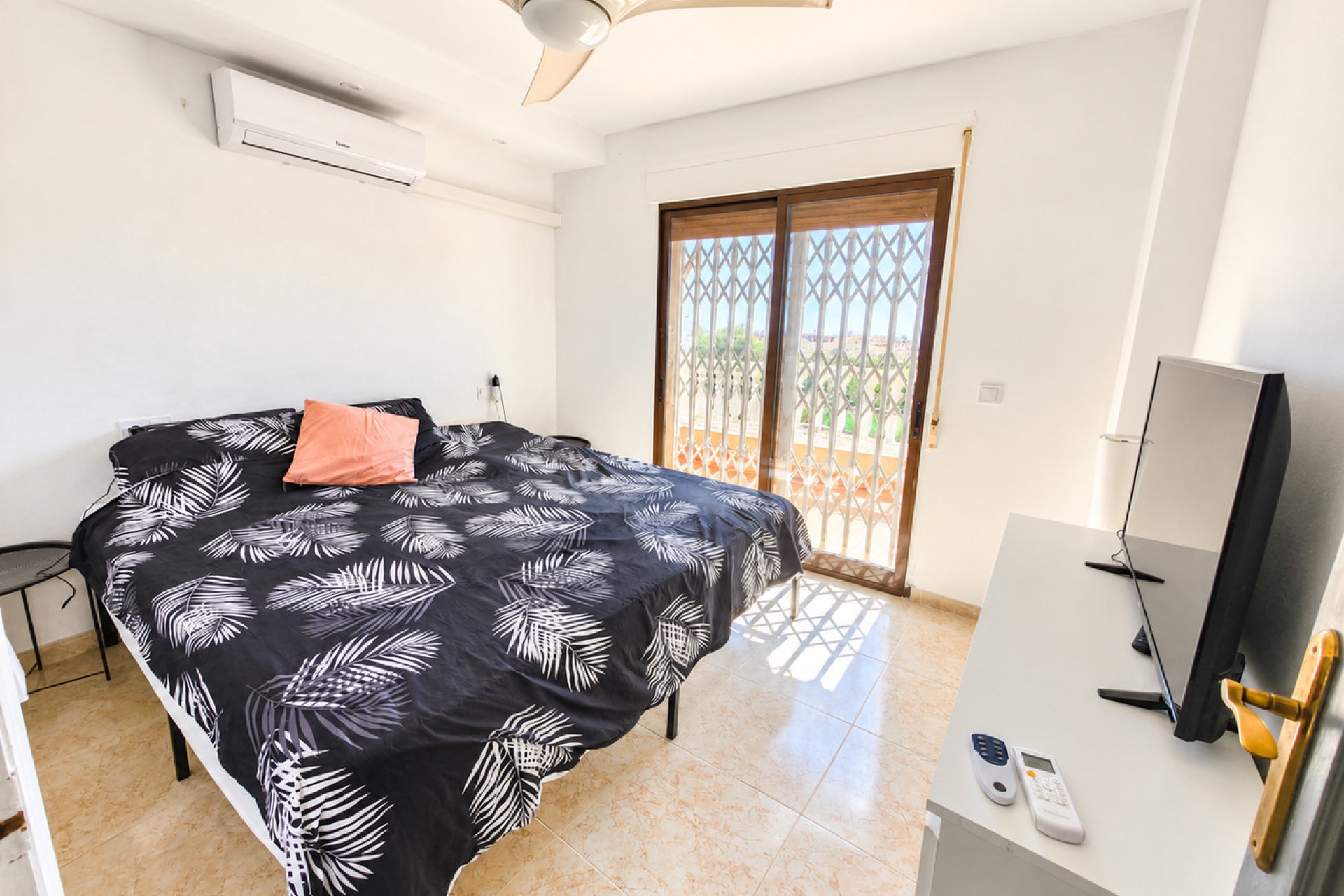 Resale - Villa -
Villamartin - Costa Blanca