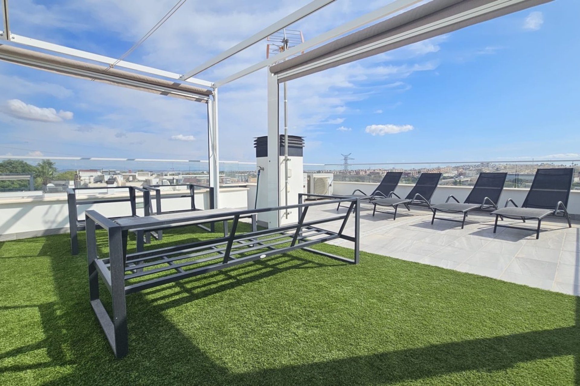 Resale - Villa -
Villamartin - Costa Blanca