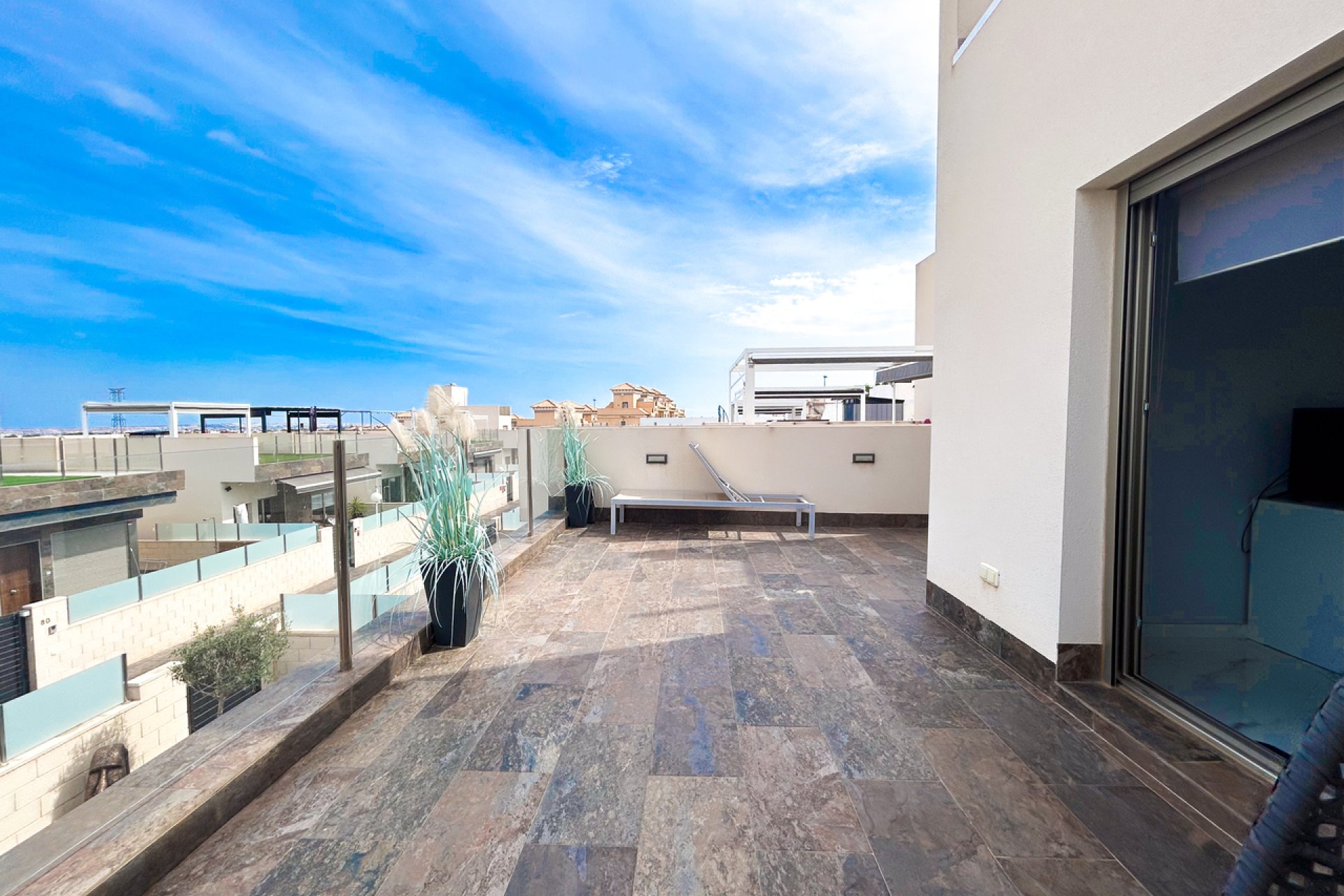 Resale - Villa -
Villamartin - Costa Blanca
