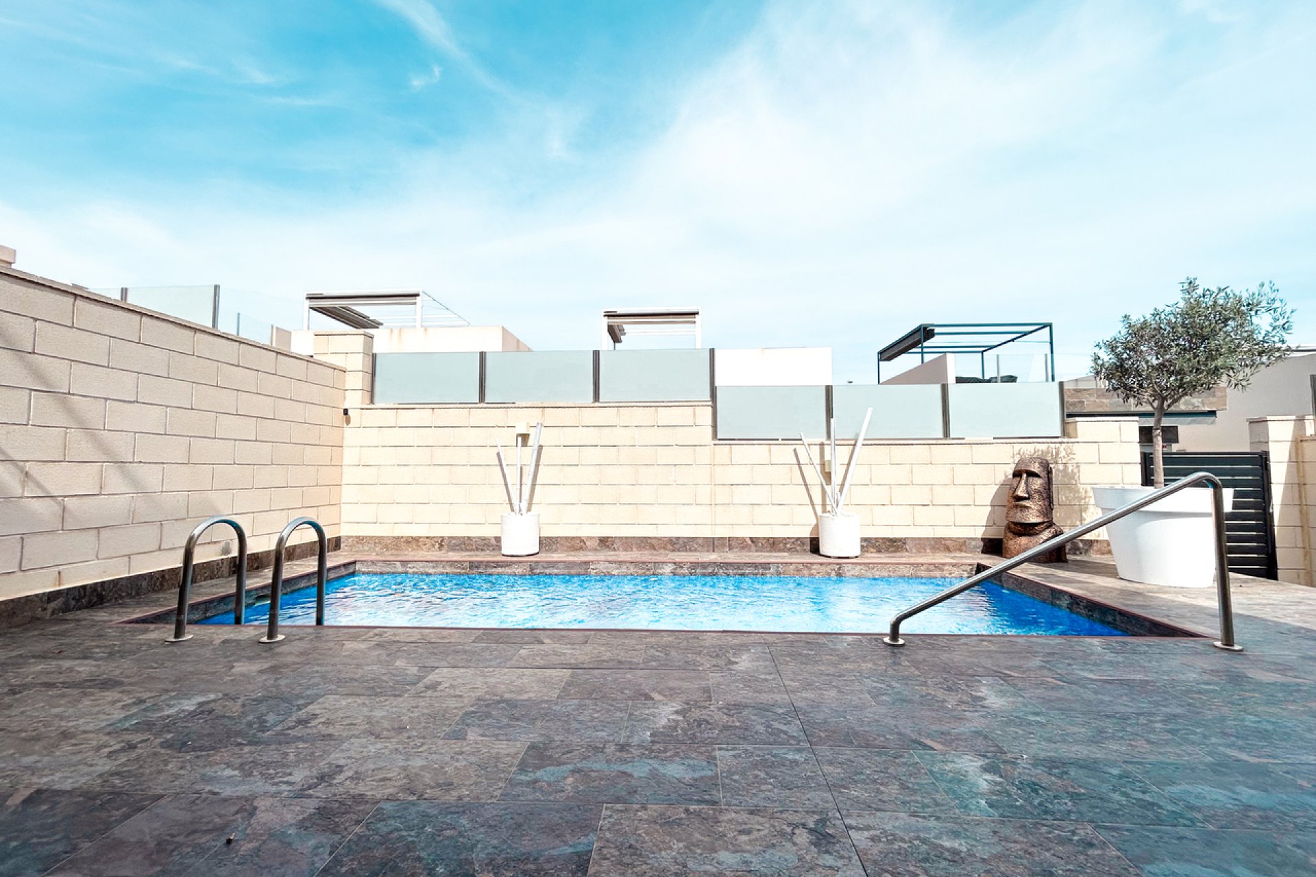 Resale - Villa -
Villamartin - Costa Blanca