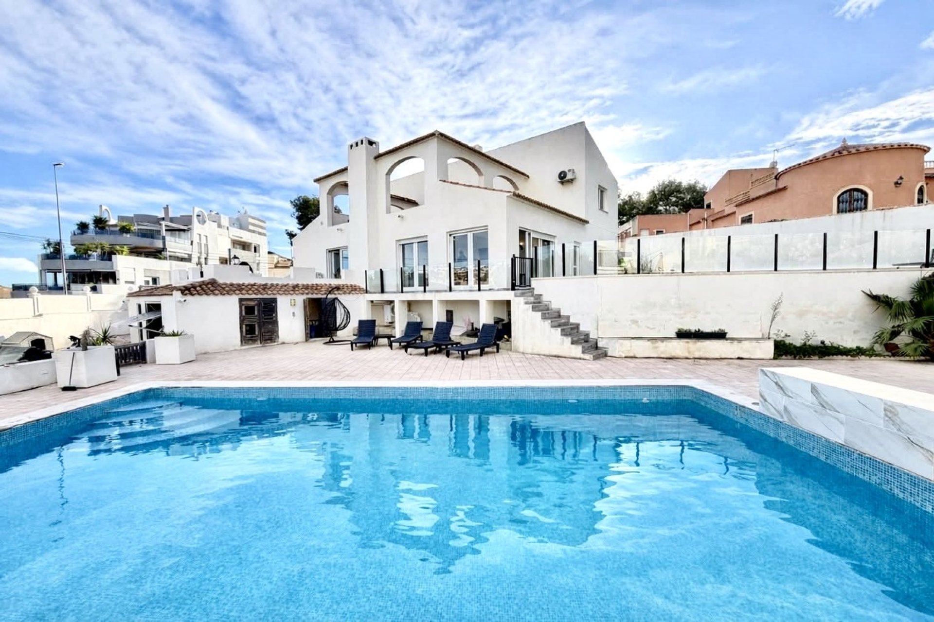 Resale - Villa -
Villamartin - Costa Blanca