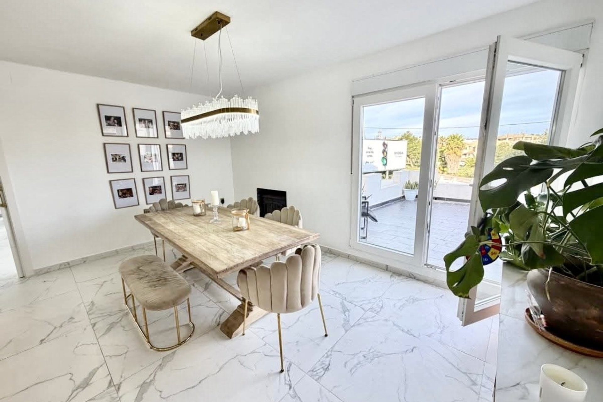 Resale - Villa -
Villamartin - Costa Blanca