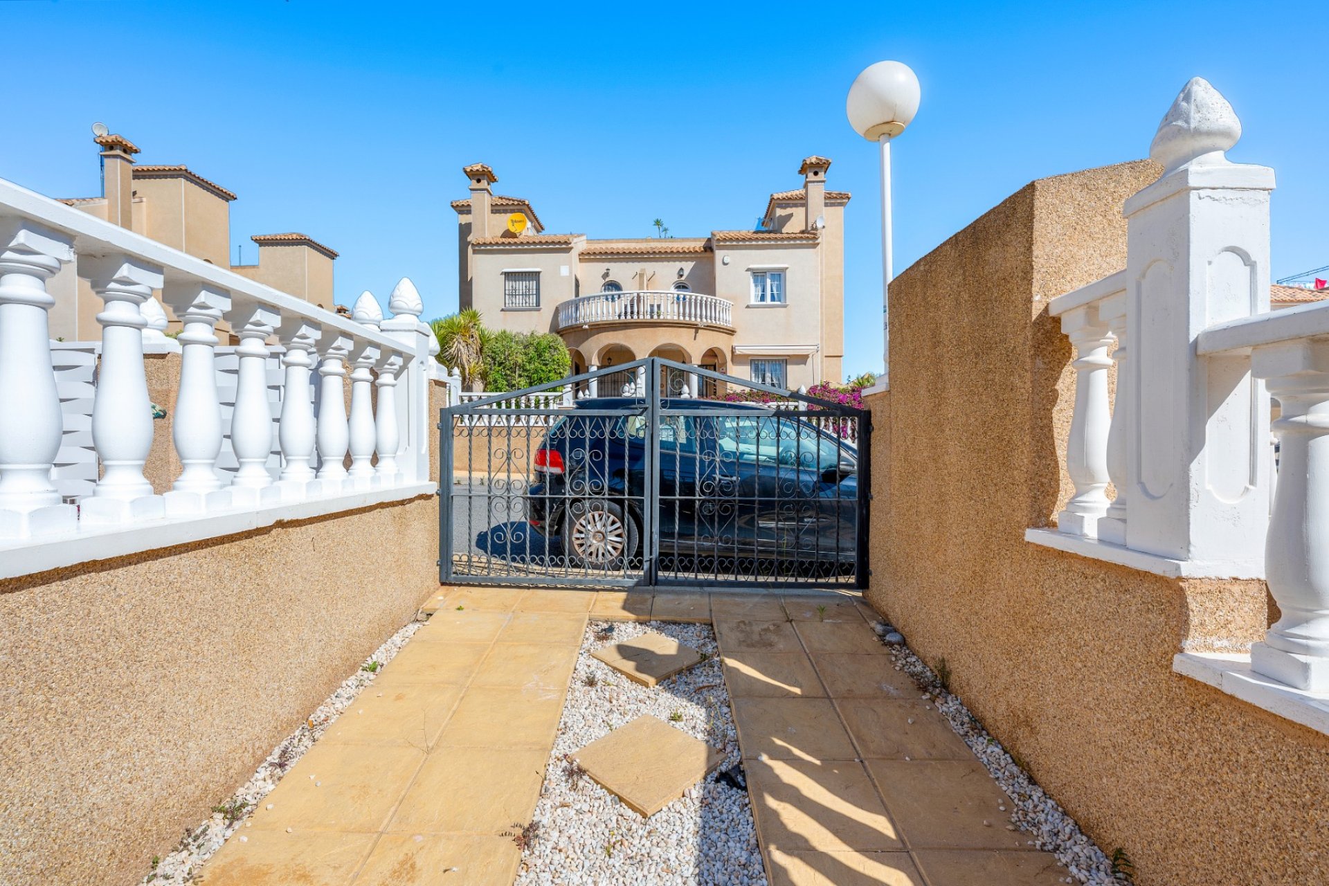 Resale - Villa -
Villamartin - Costa Blanca