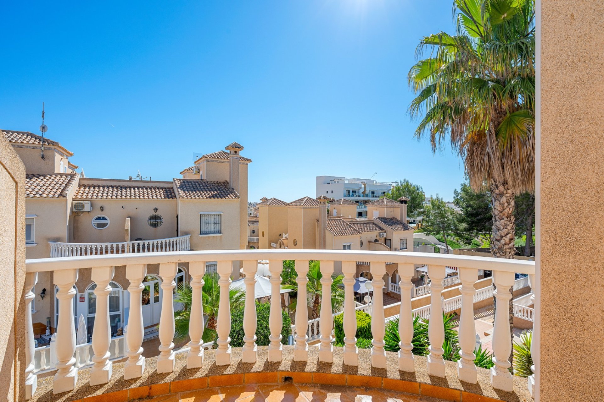 Resale - Villa -
Villamartin - Costa Blanca
