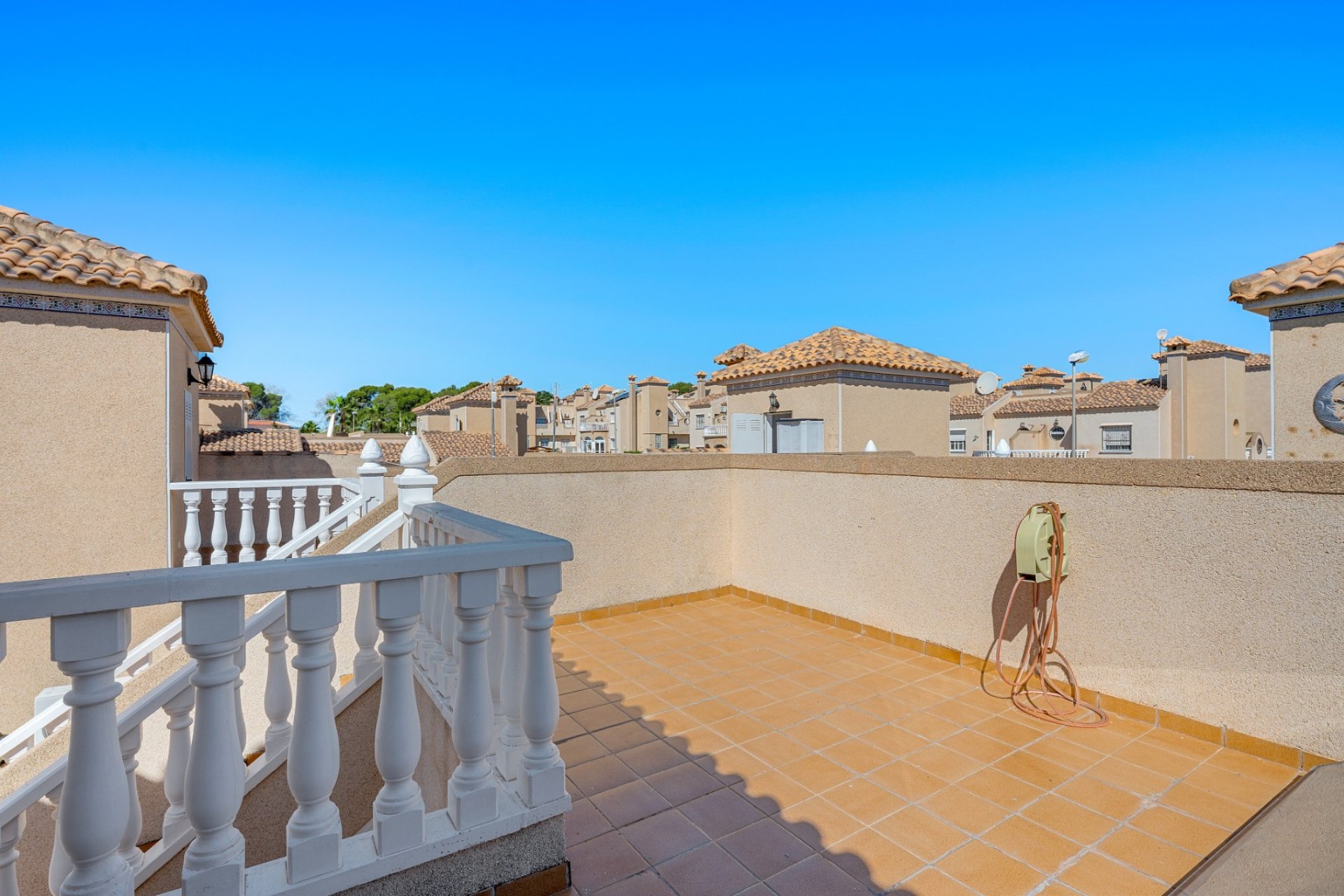 Resale - Villa -
Villamartin - Costa Blanca