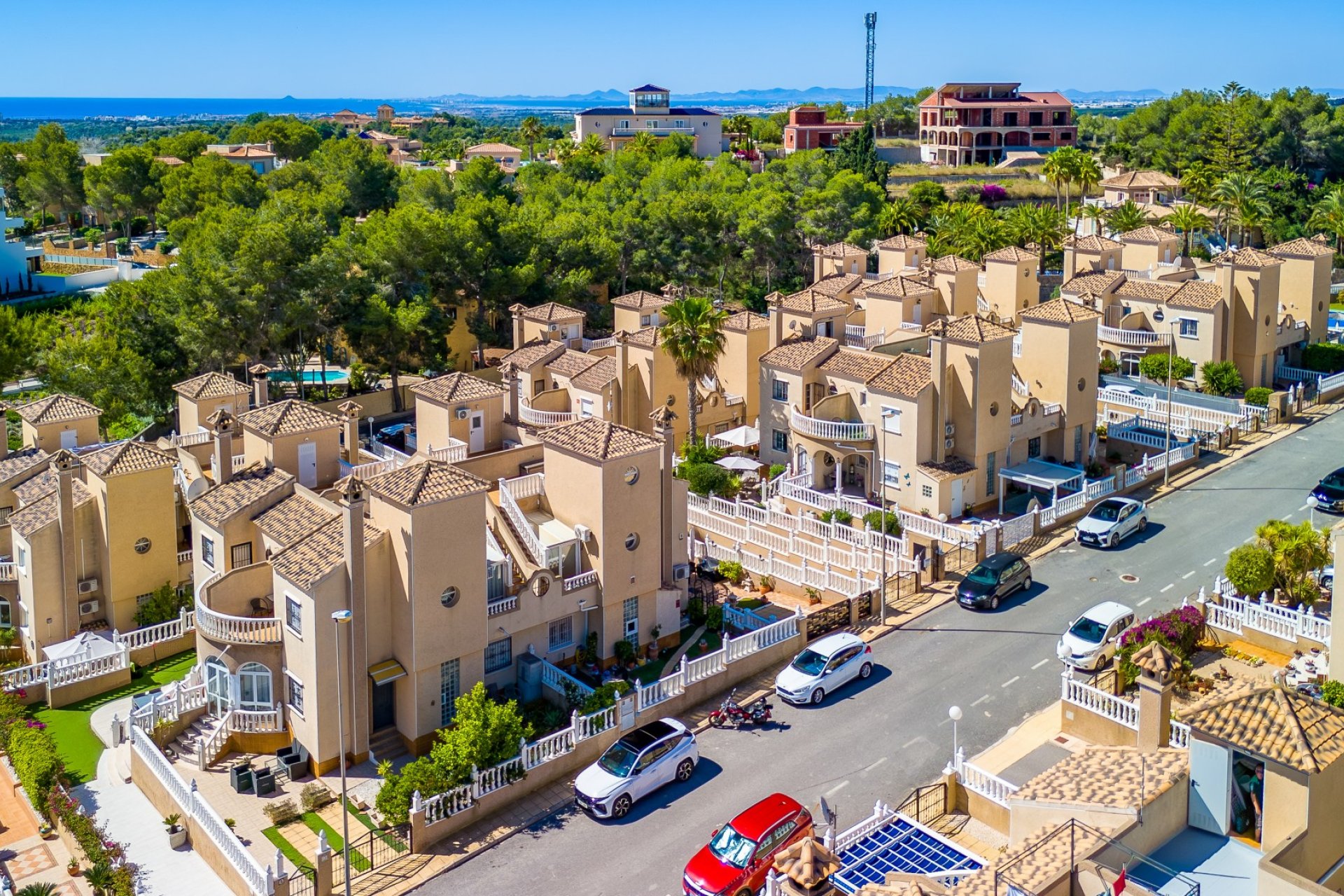 Resale - Villa -
Villamartin - Costa Blanca
