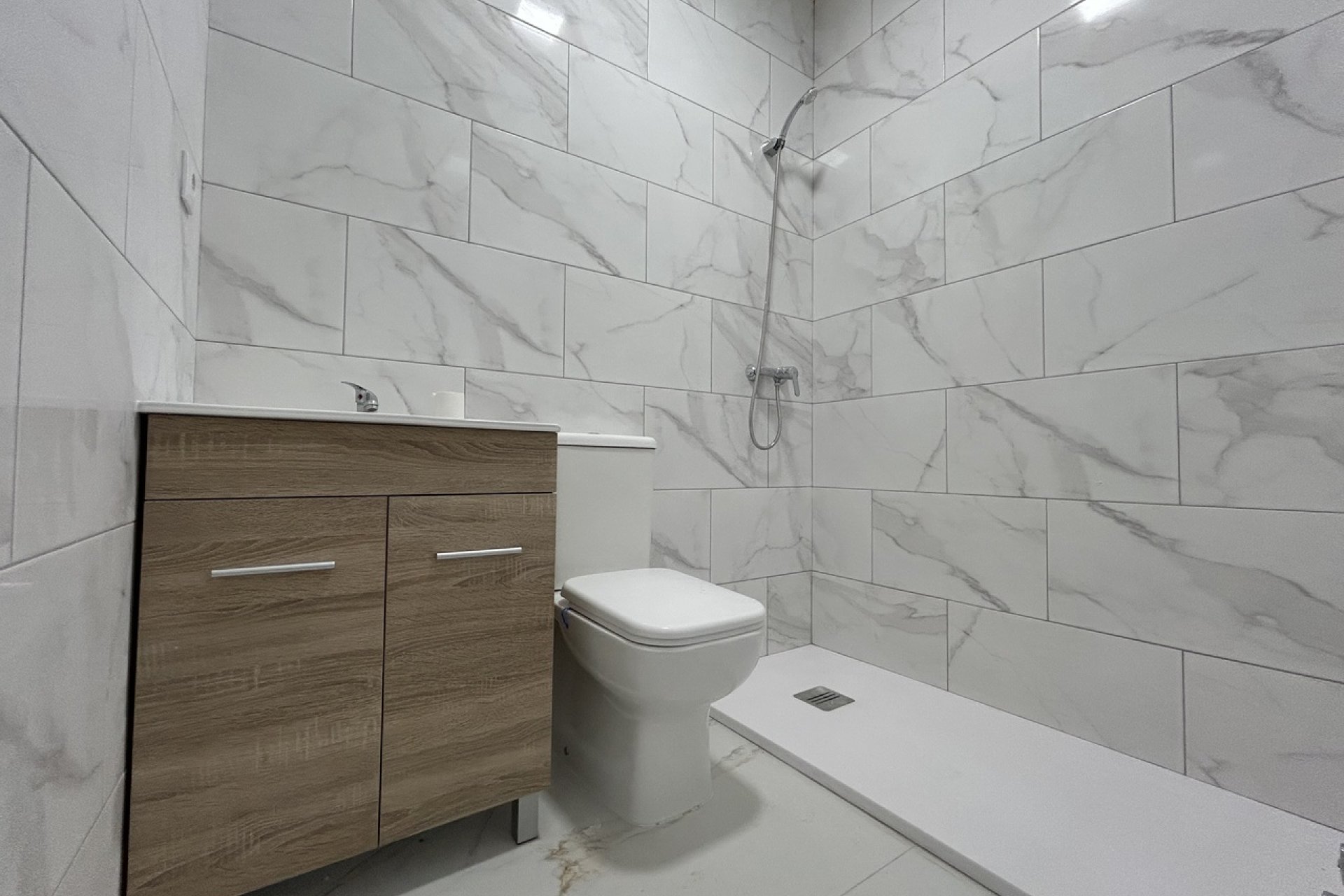 Revânzare - Apartament -
2778 - Inland