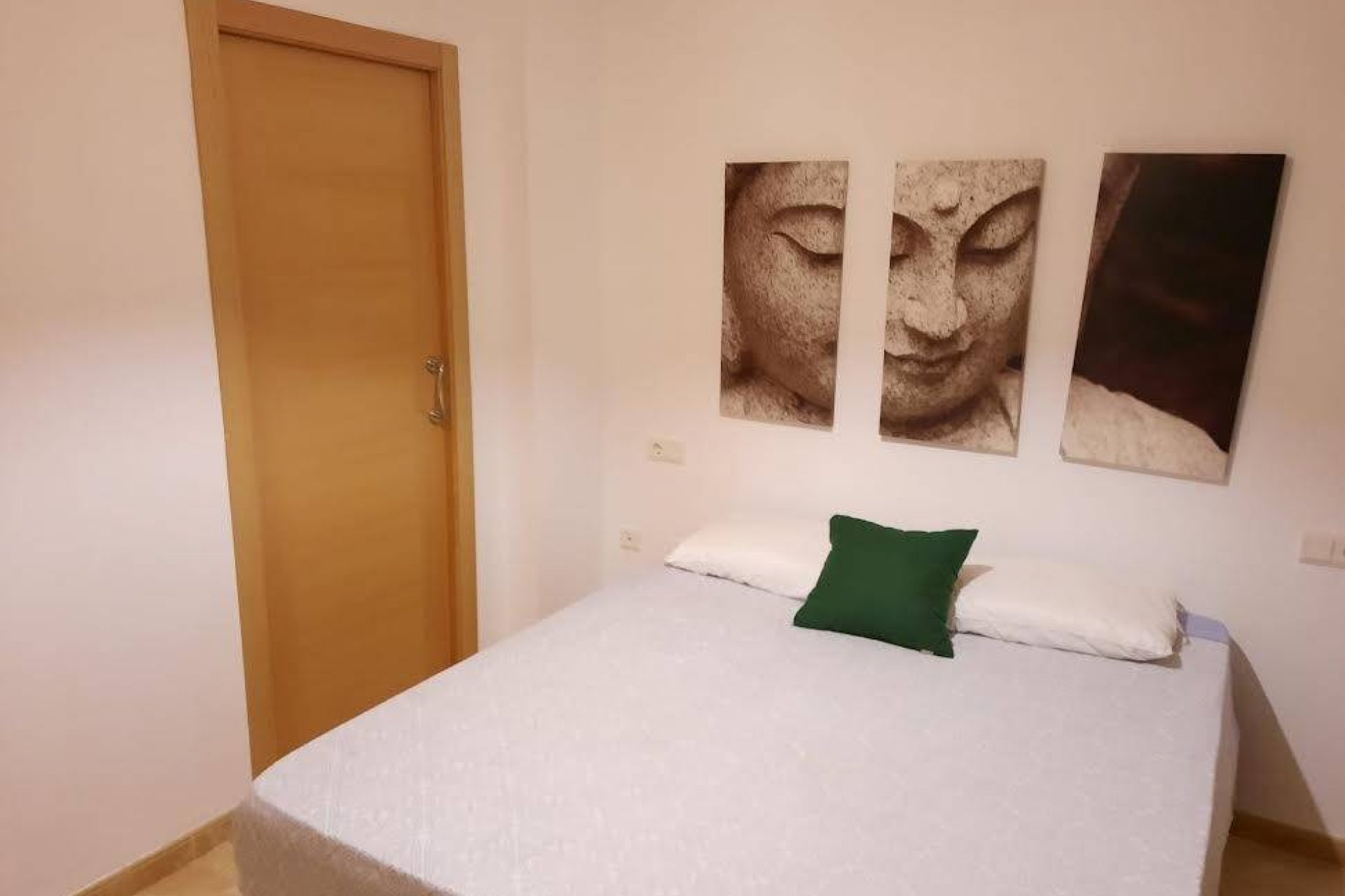 Revânzare - Apartament -
Almoradí - Colegio Canales Y Martinez