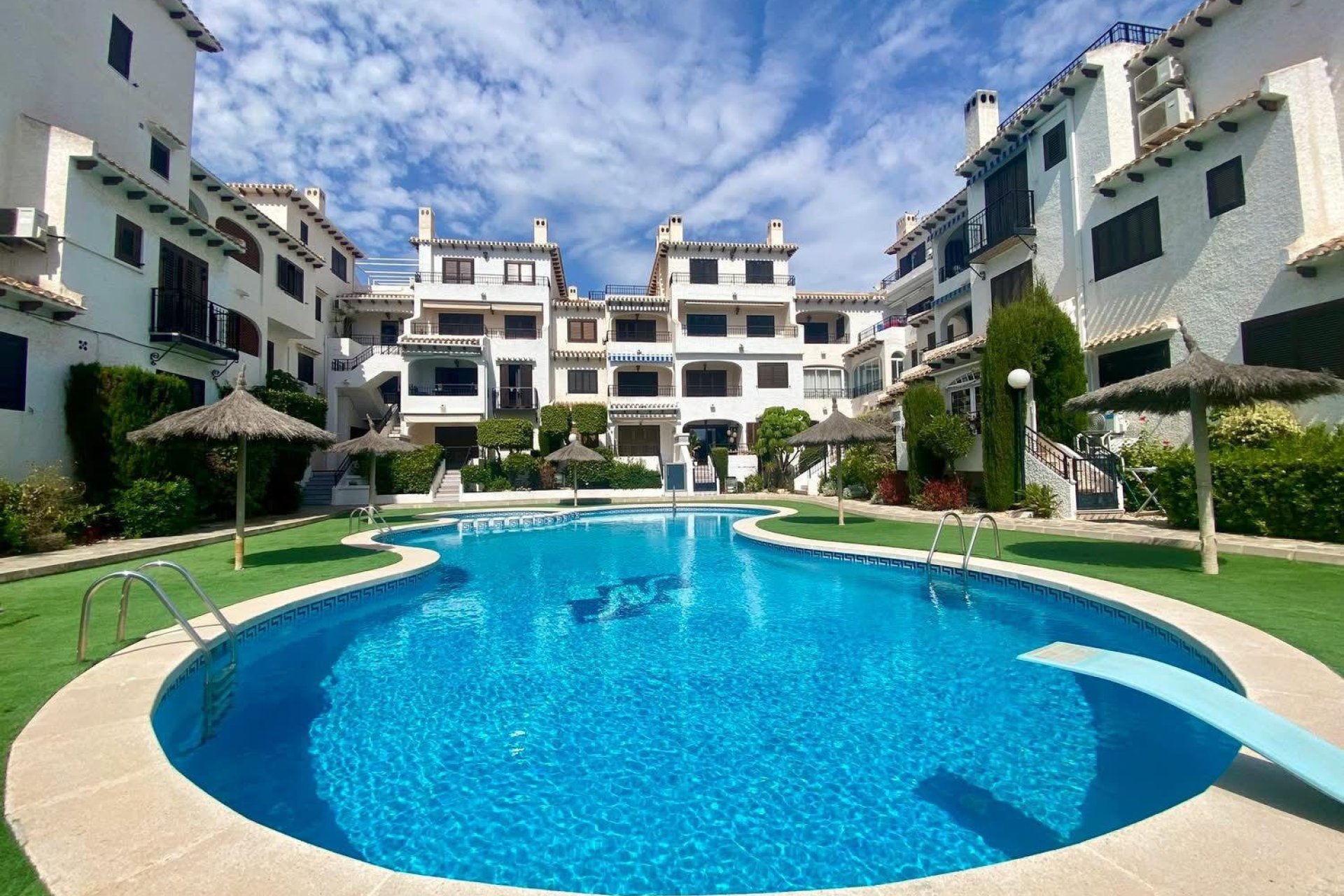 Revânzare - Apartament -
Cabo Roig