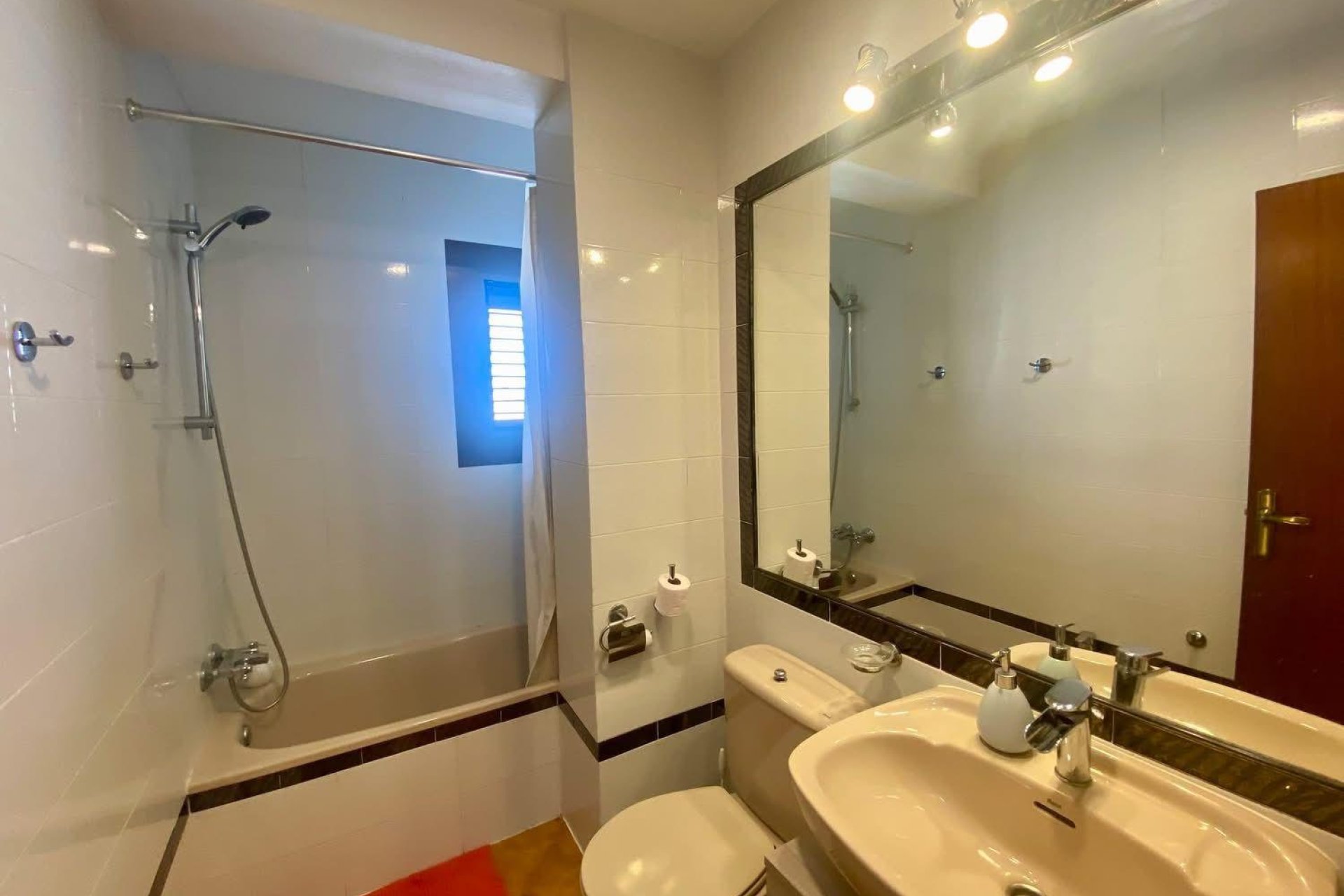 Revânzare - Apartament -
Cabo Roig