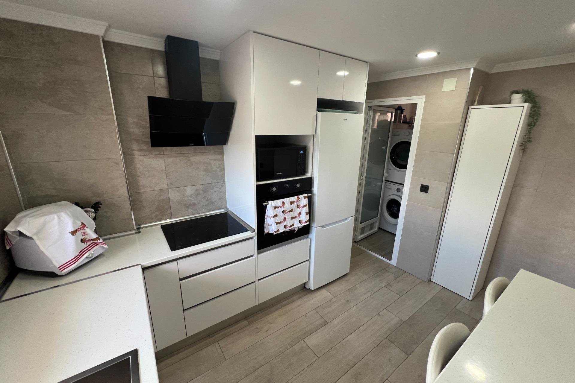 Revânzare - Apartament -
Dolores - Alcalde Jose Rodriguez