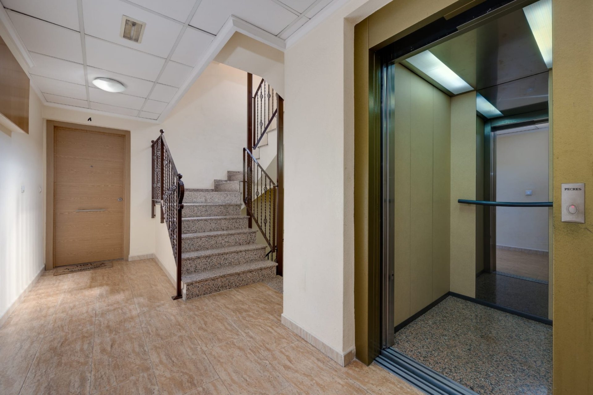 Revânzare - Apartament -
Jacarilla - Inland