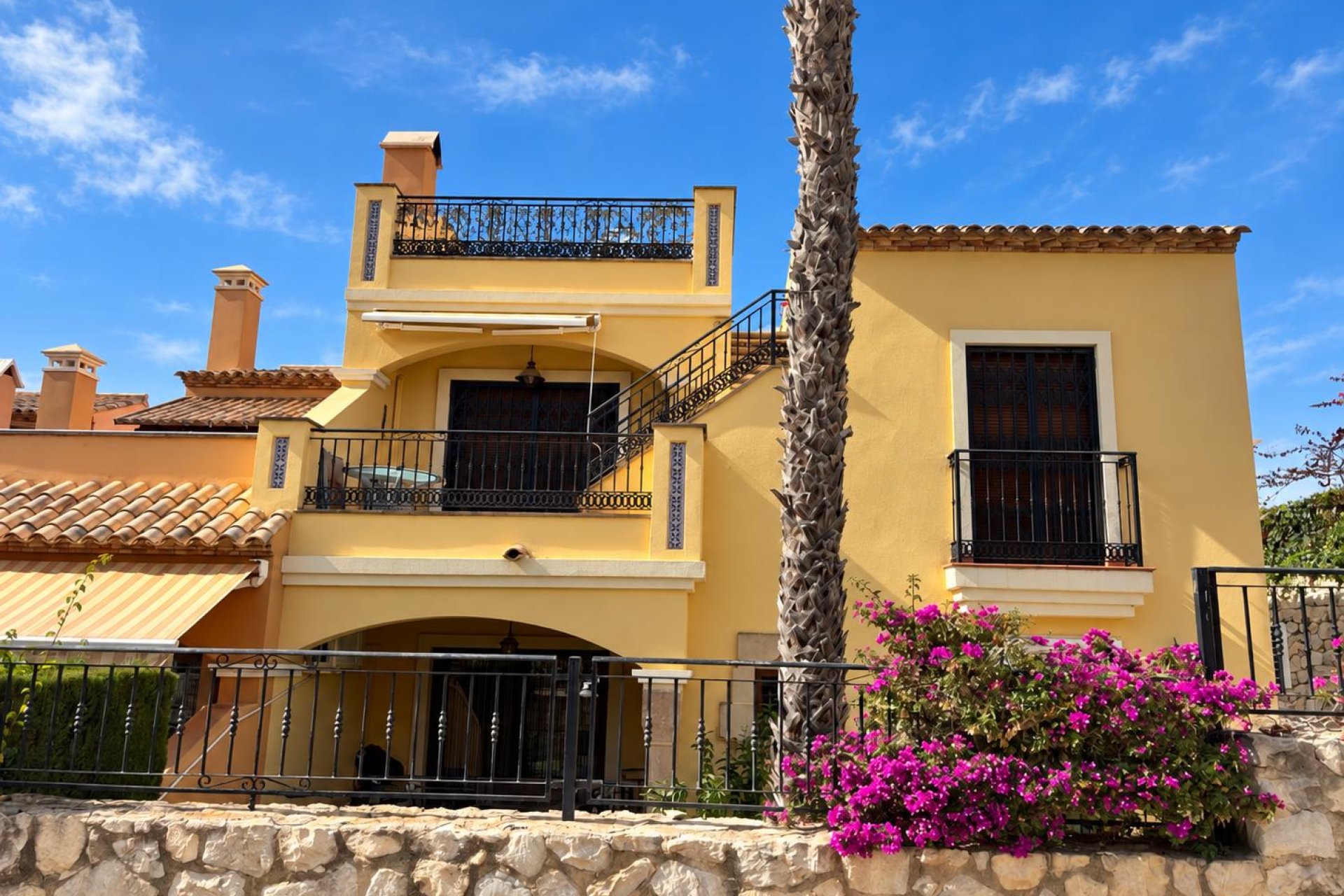 Revânzare - Apartament -
La Rellana