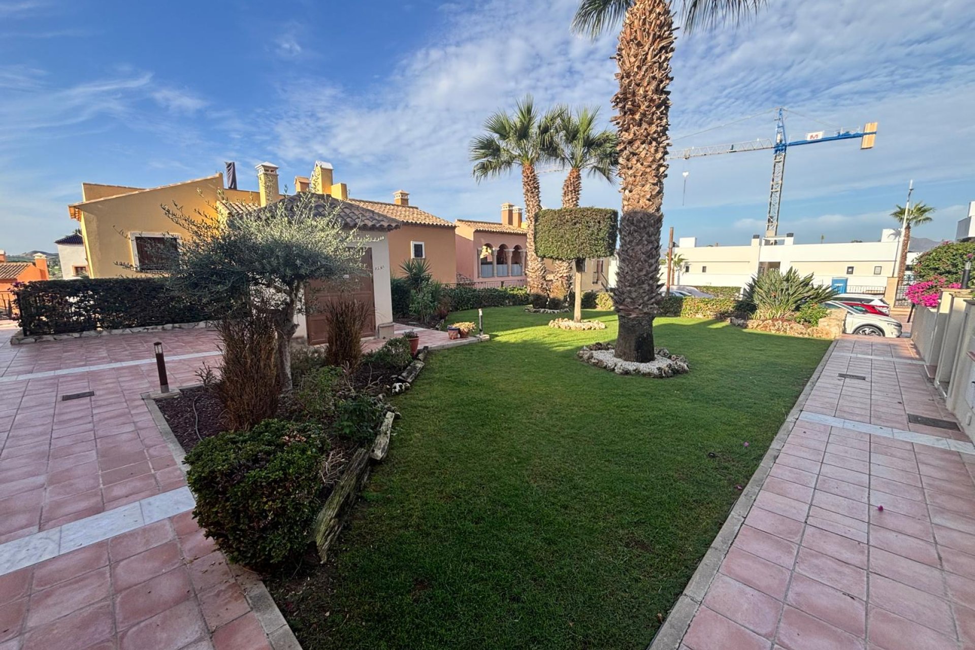 Revânzare - Apartament -
La Rellana