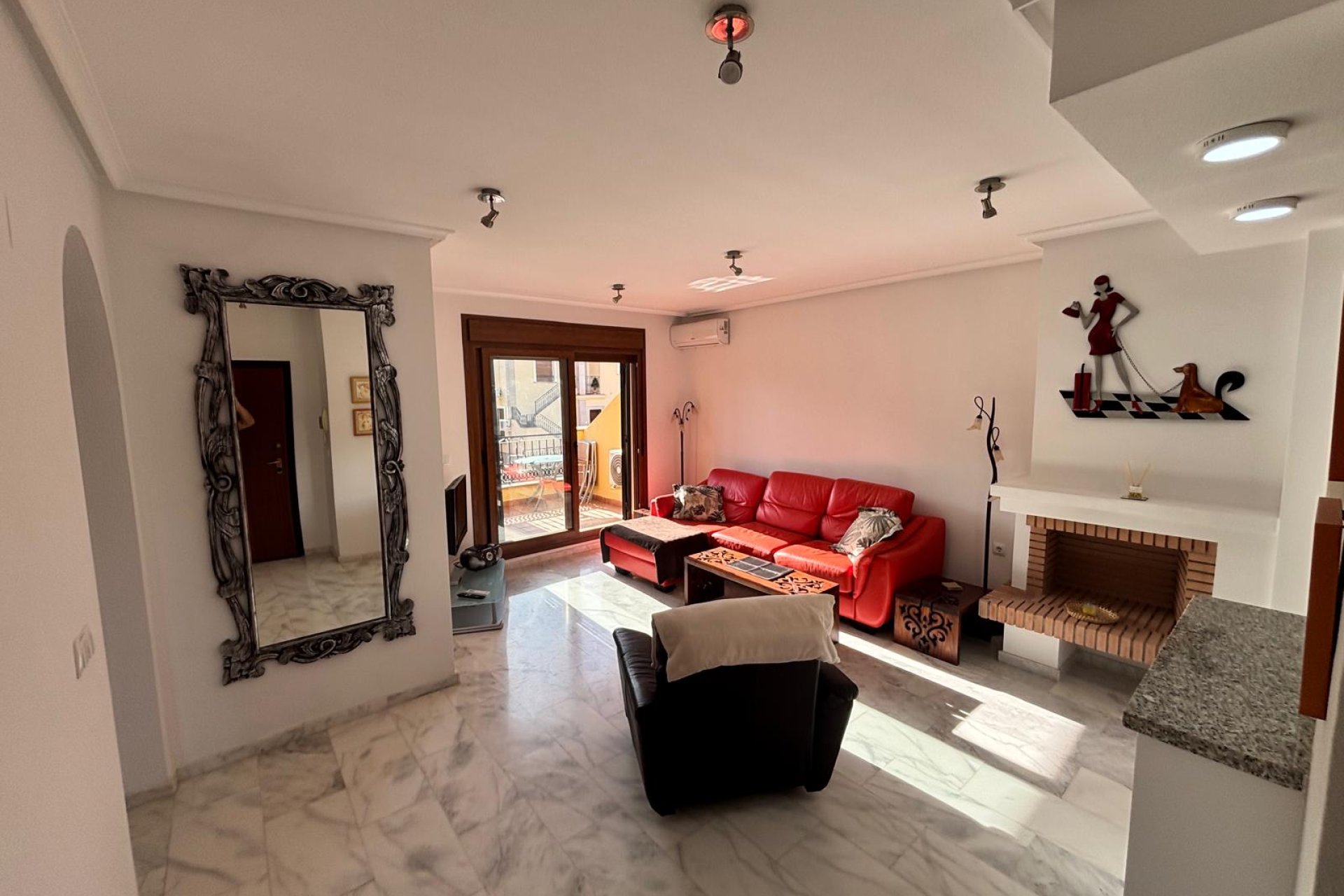 Revânzare - Apartament -
La Rellana