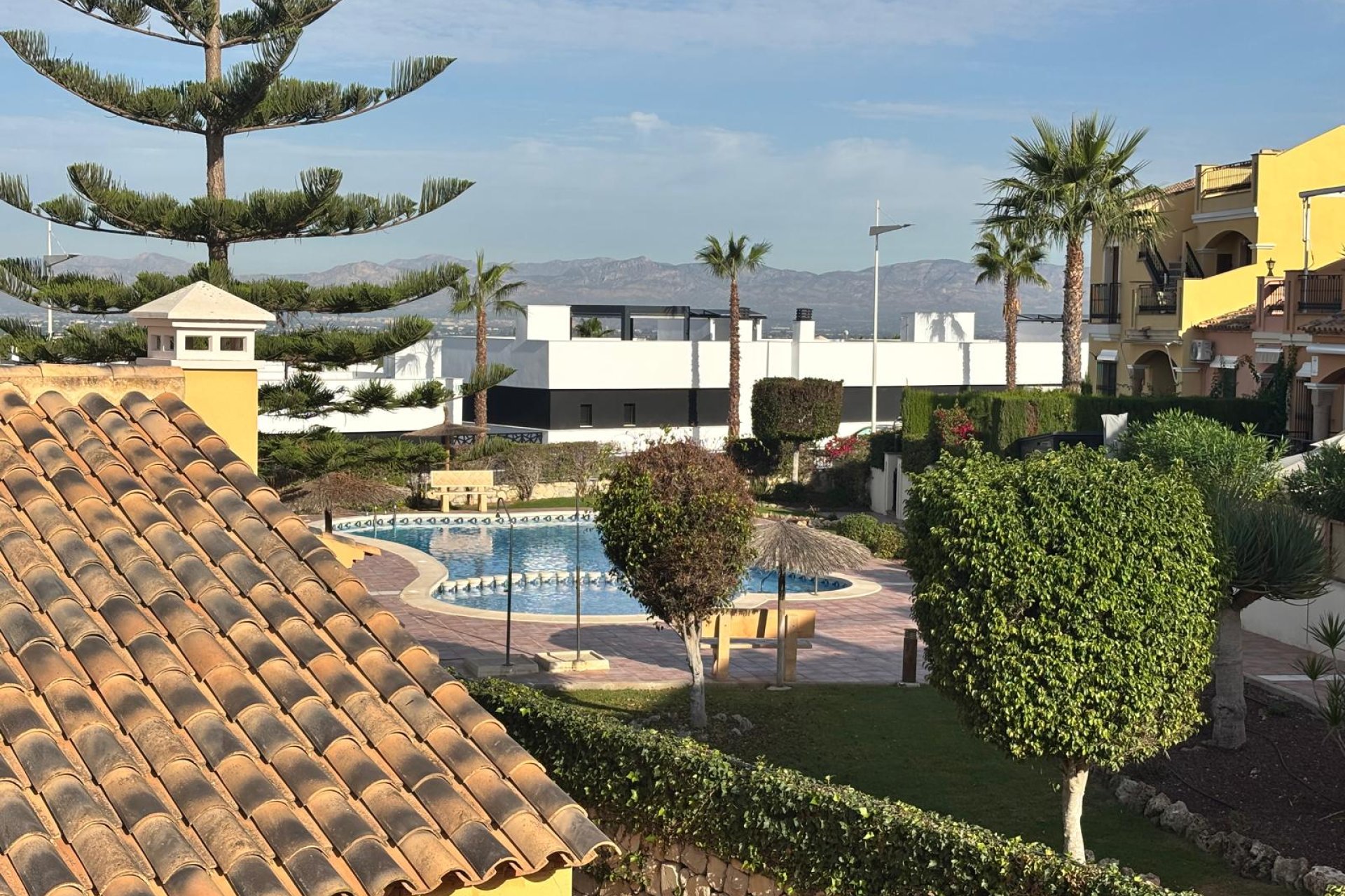 Revânzare - Apartament -
La Rellana