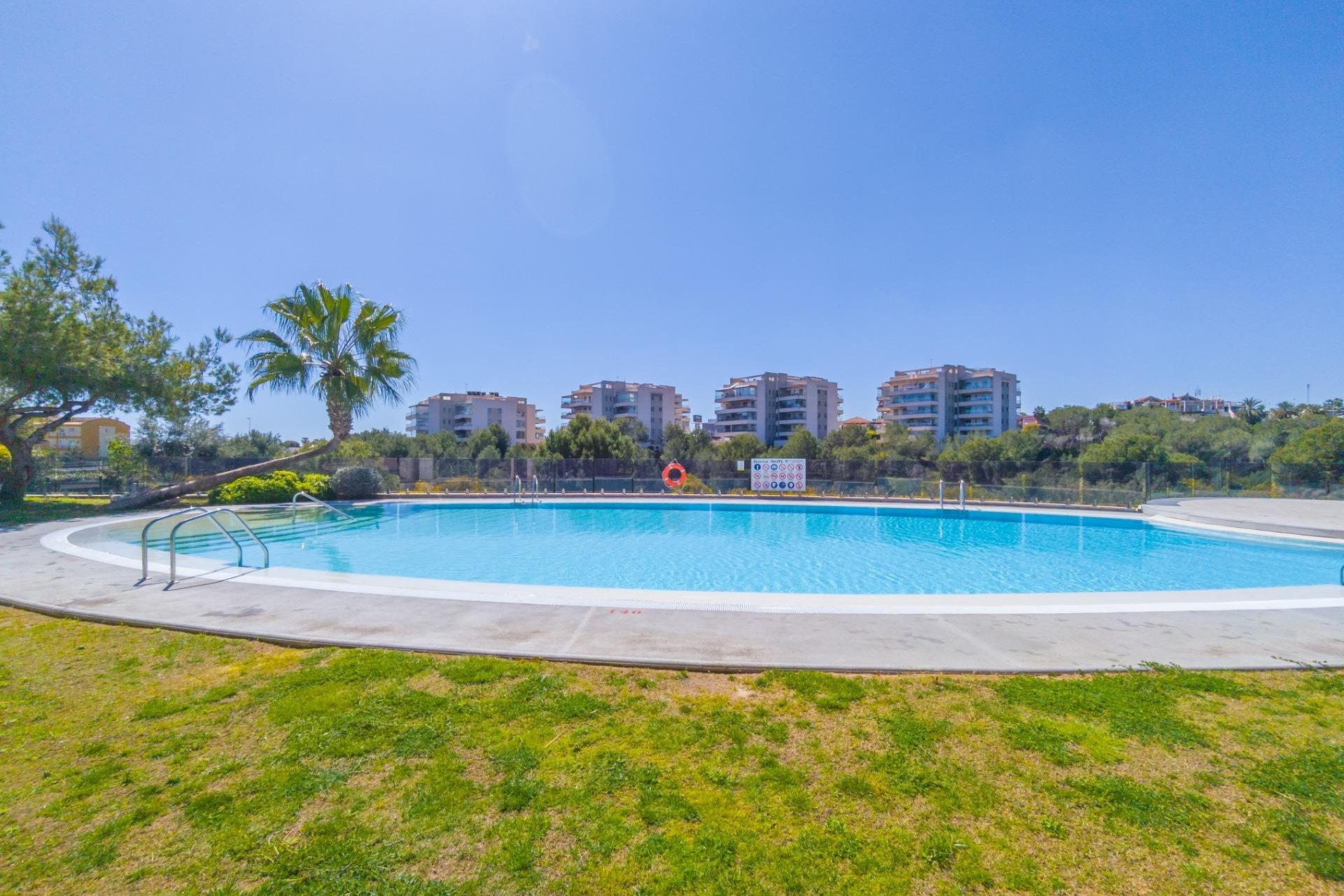 Revânzare - Apartament -
Orihuela Costa - Los Dolses
