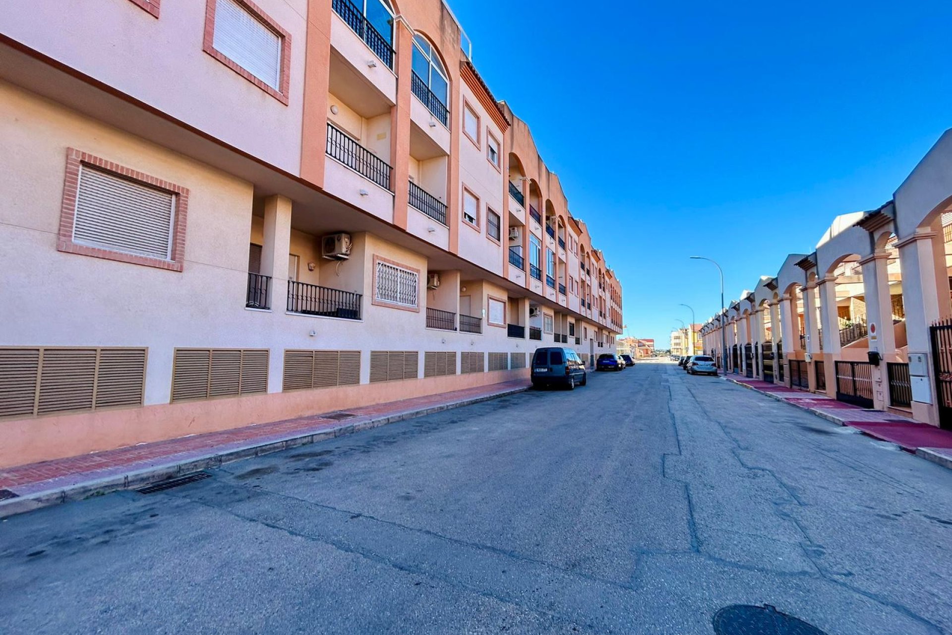 Revânzare - Apartament -
San Isidro - Inland