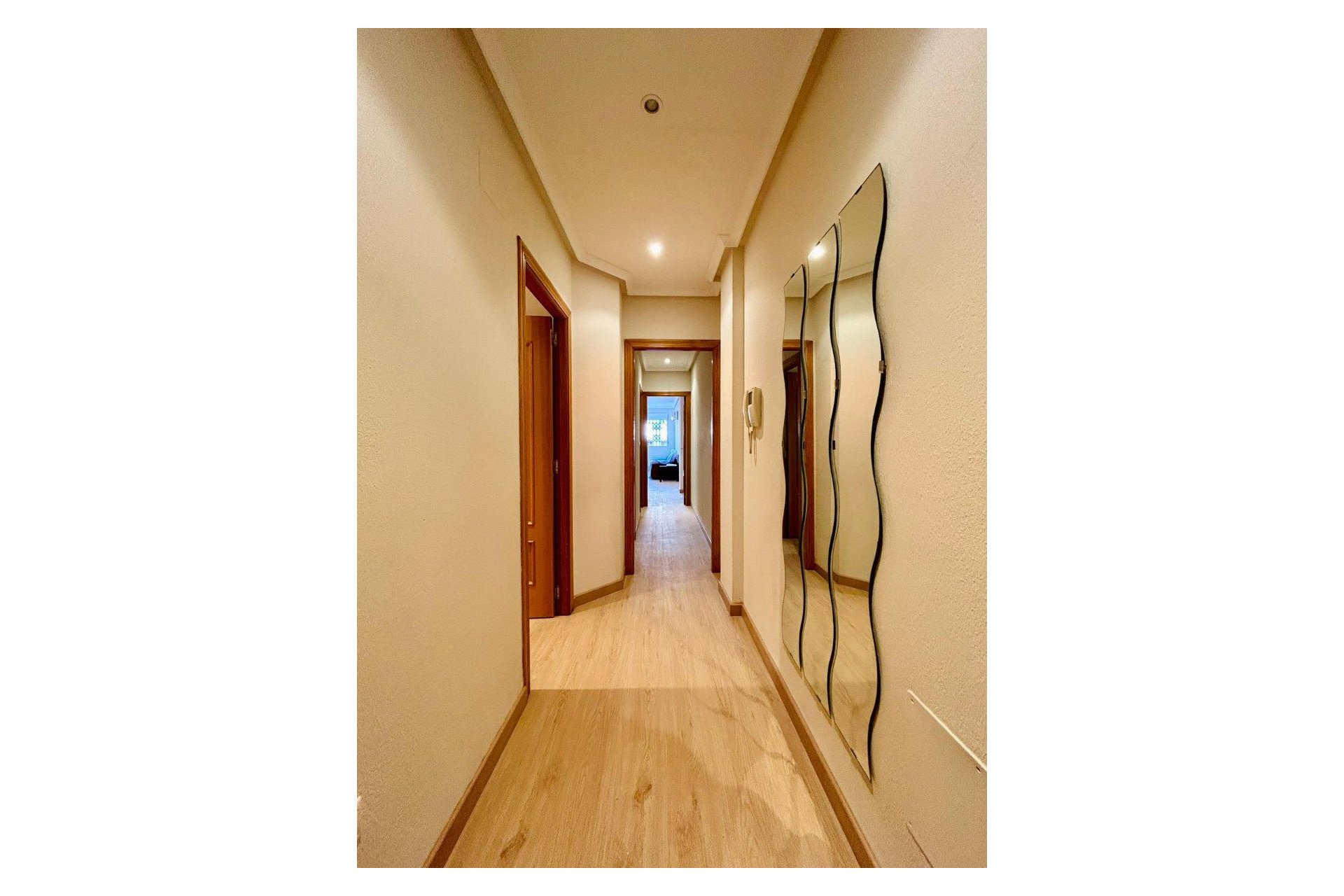 Revânzare - Apartament -
San Isidro - Inland