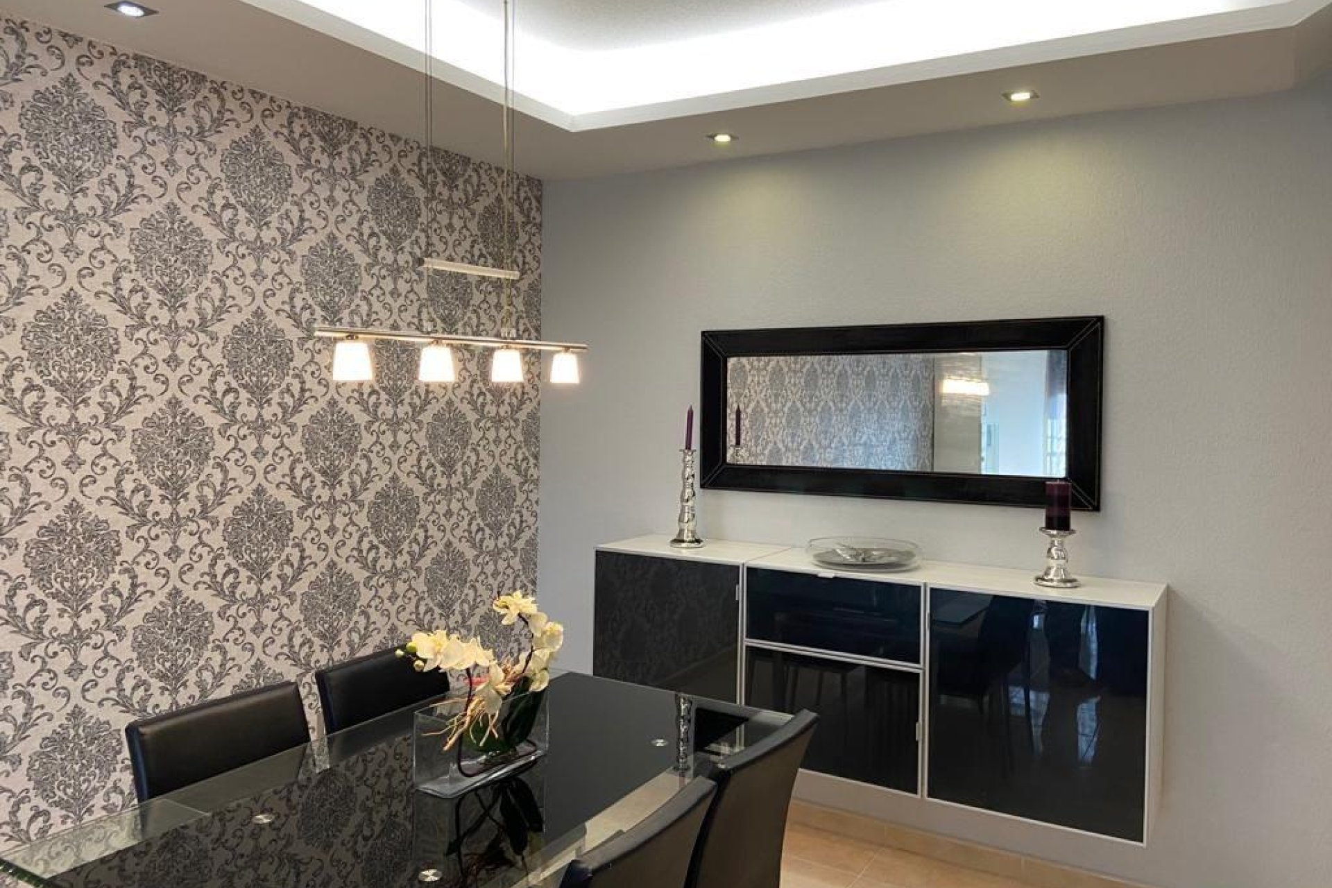 Revânzare - Apartament -
San Isidro